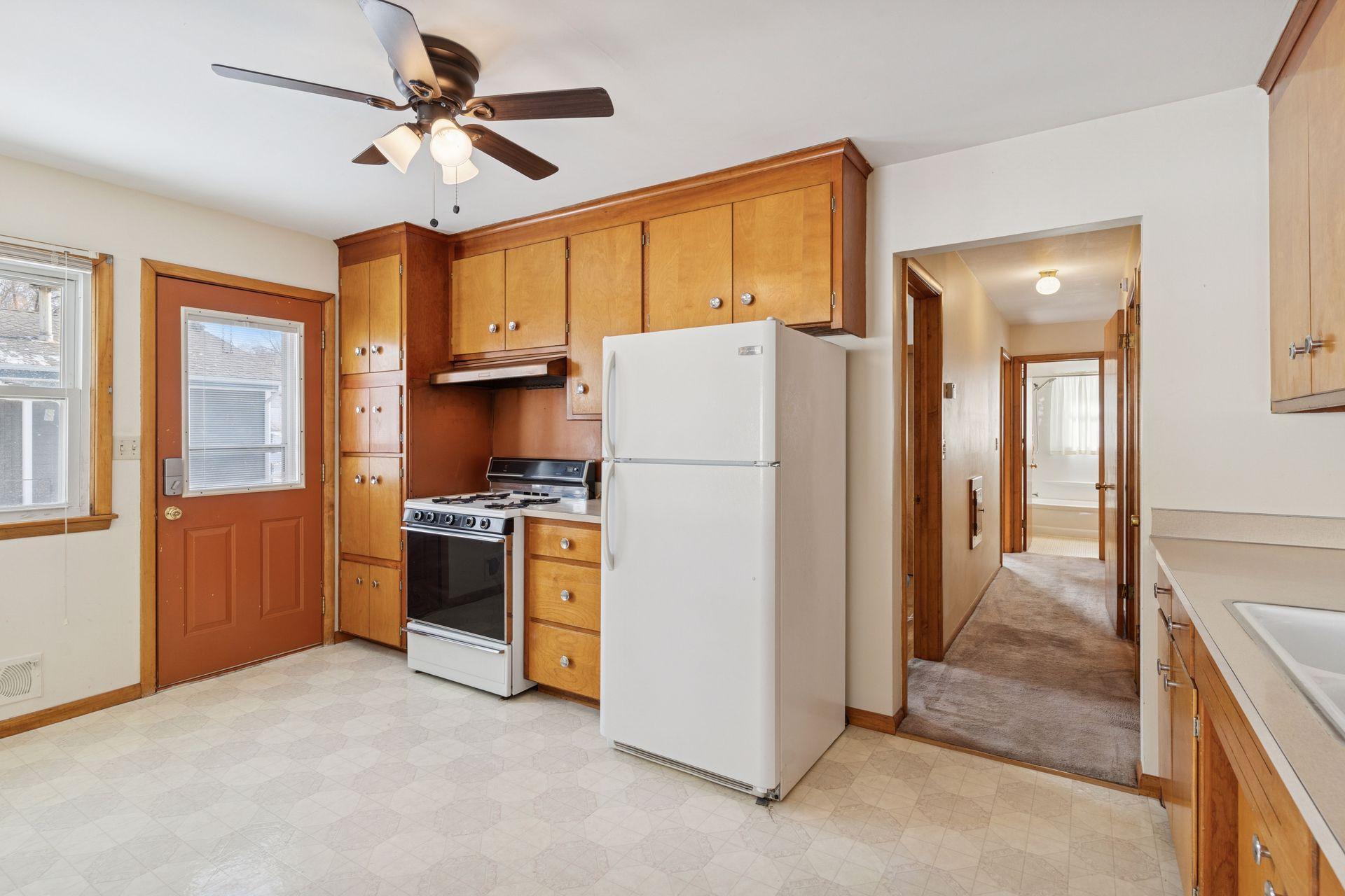 1214 43 1/2 Avenue NE