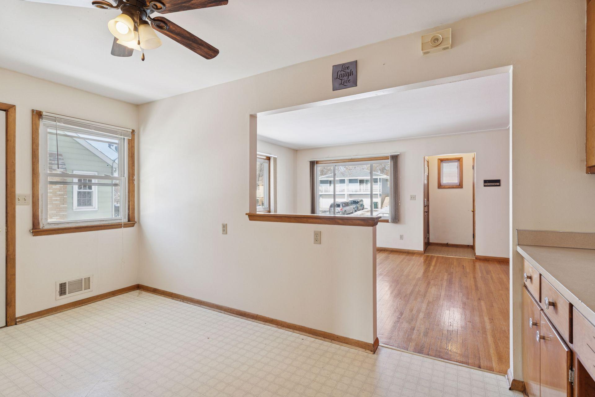 1214 43 1/2 Avenue NE