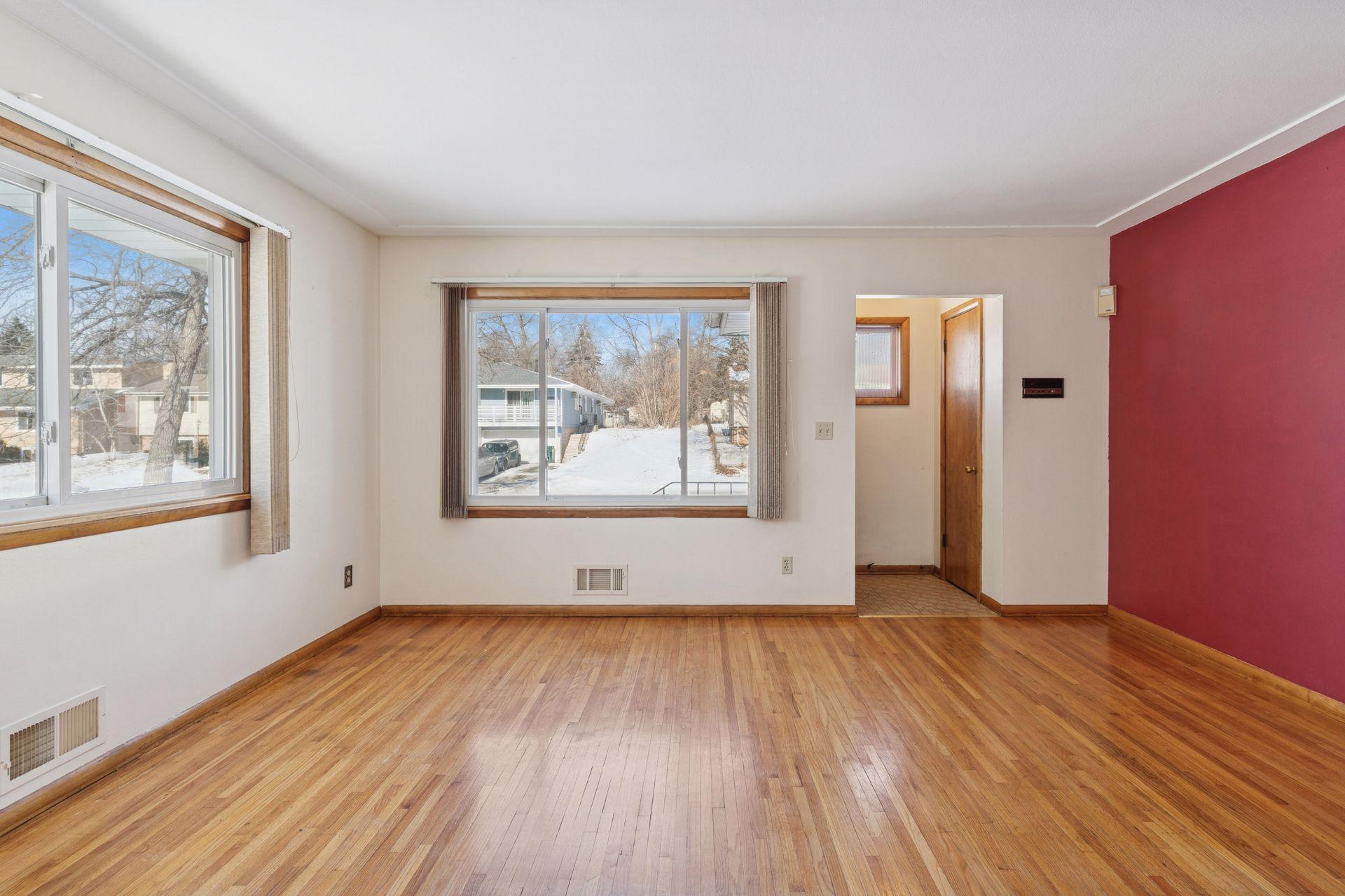 1214 43 1/2 Avenue NE