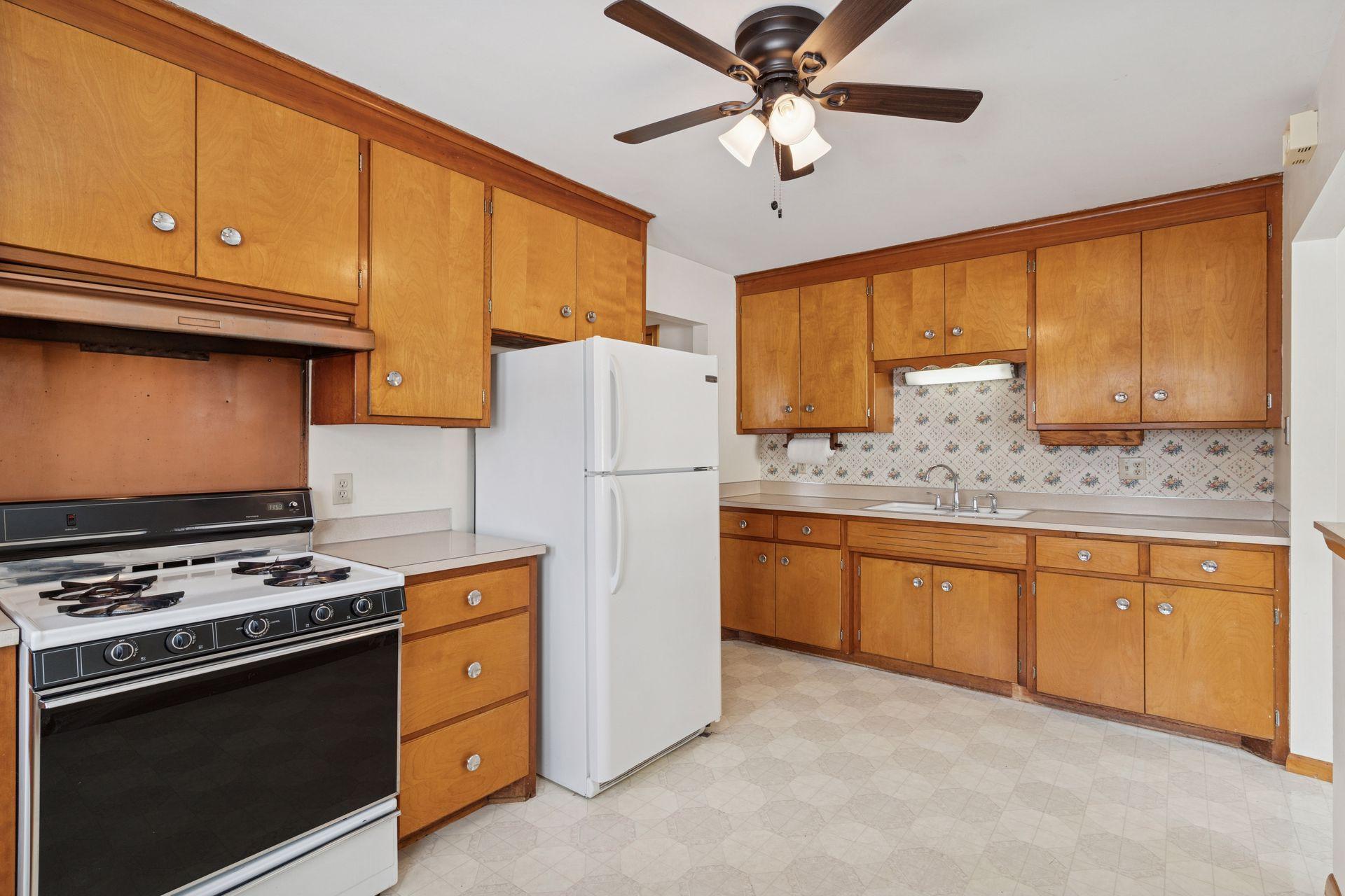 1214 43 1/2 Avenue NE