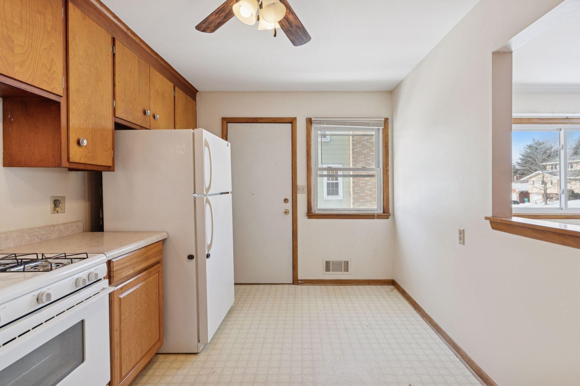 1214 43 1/2 Avenue NE