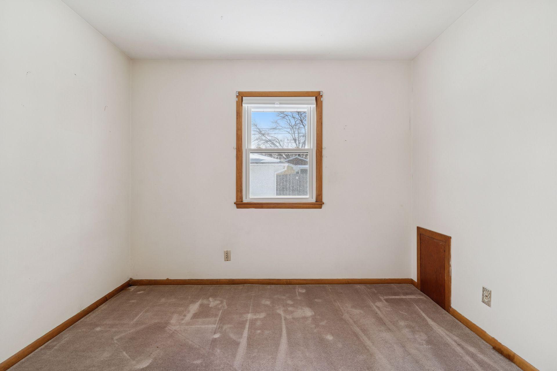 1214 43 1/2 Avenue NE