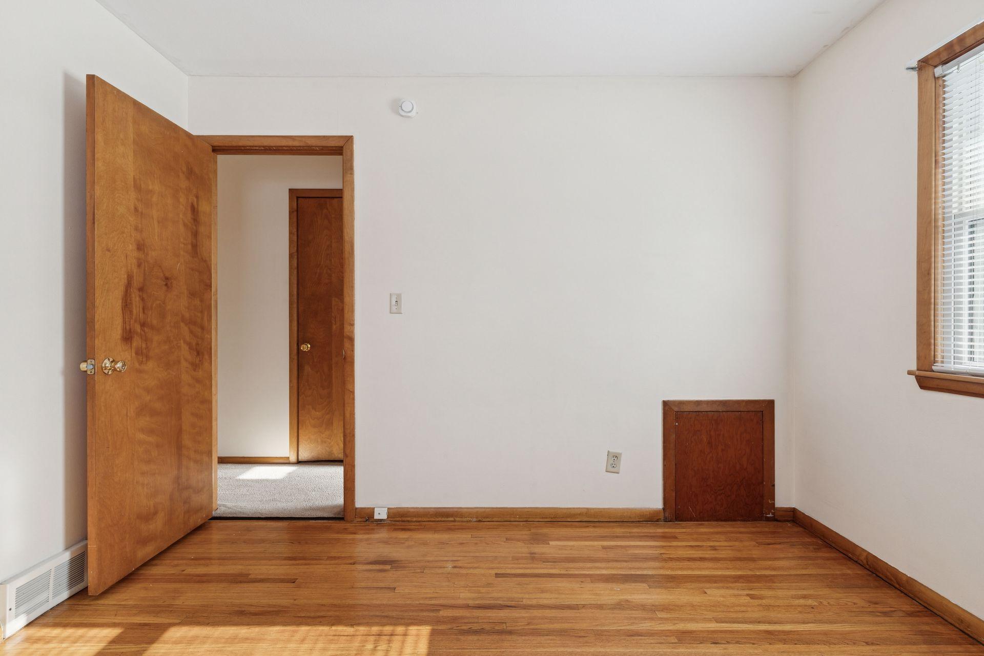 1214 43 1/2 Avenue NE