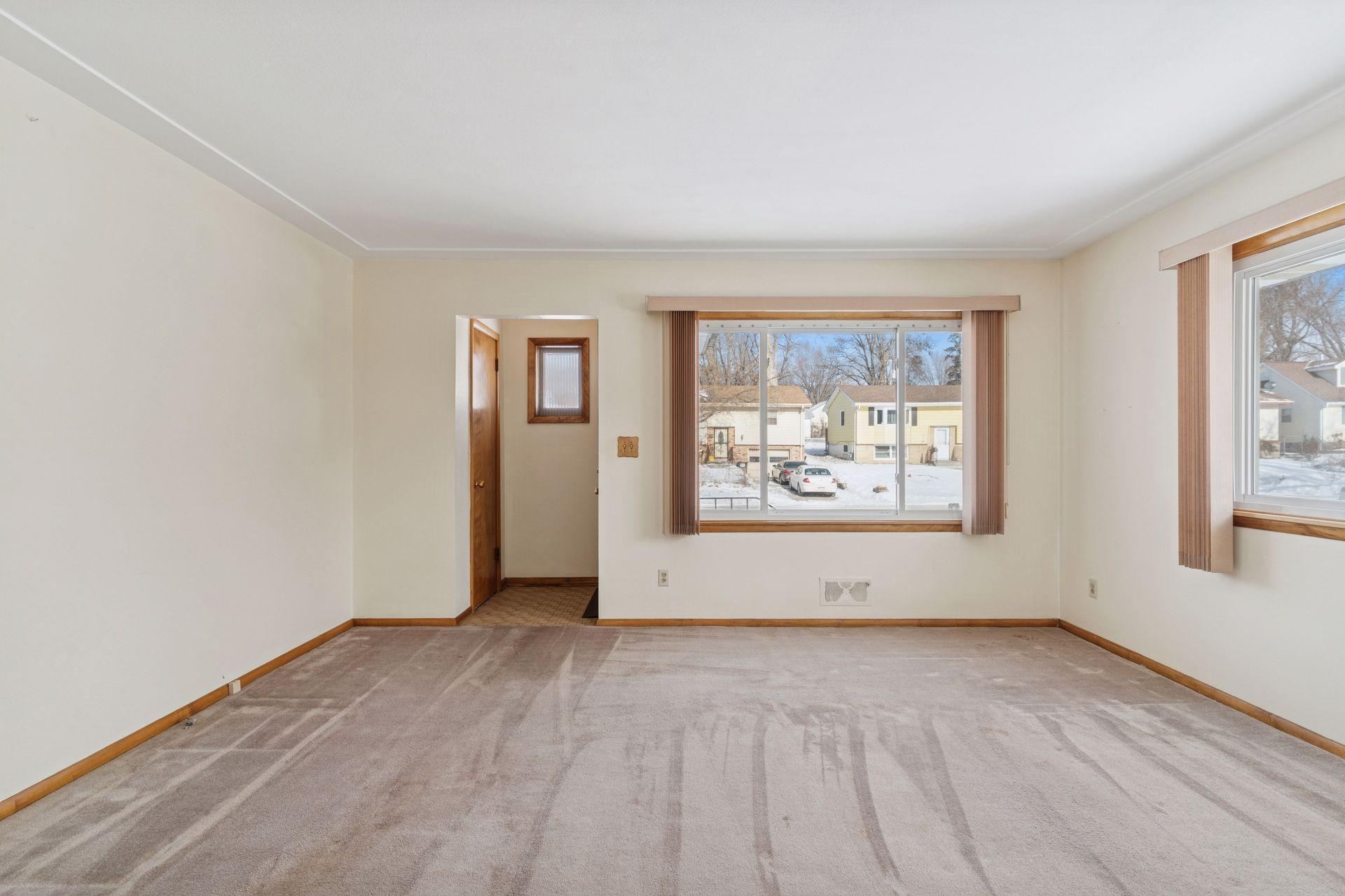 1214 43 1/2 Avenue NE