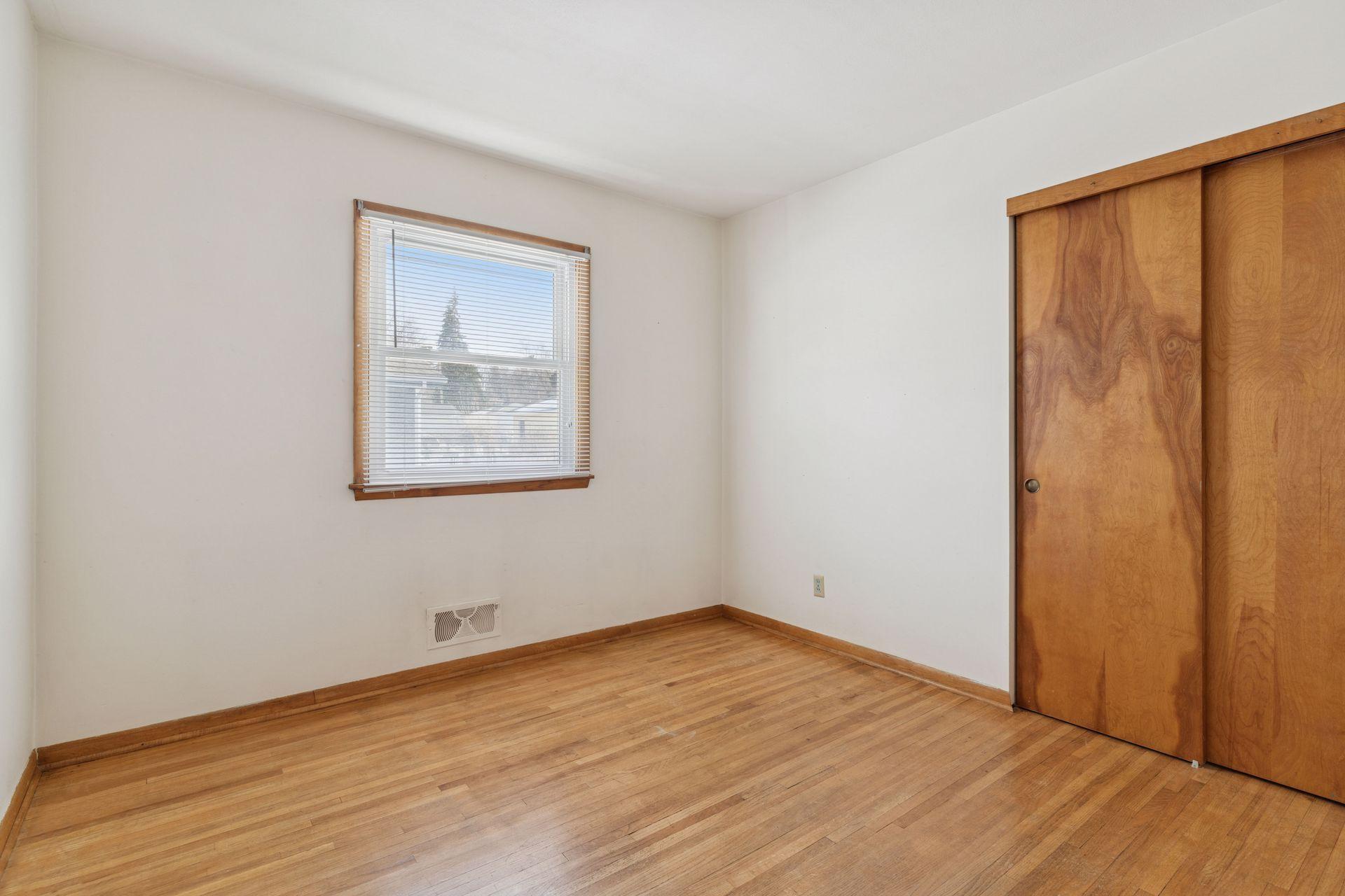 1214 43 1/2 Avenue NE