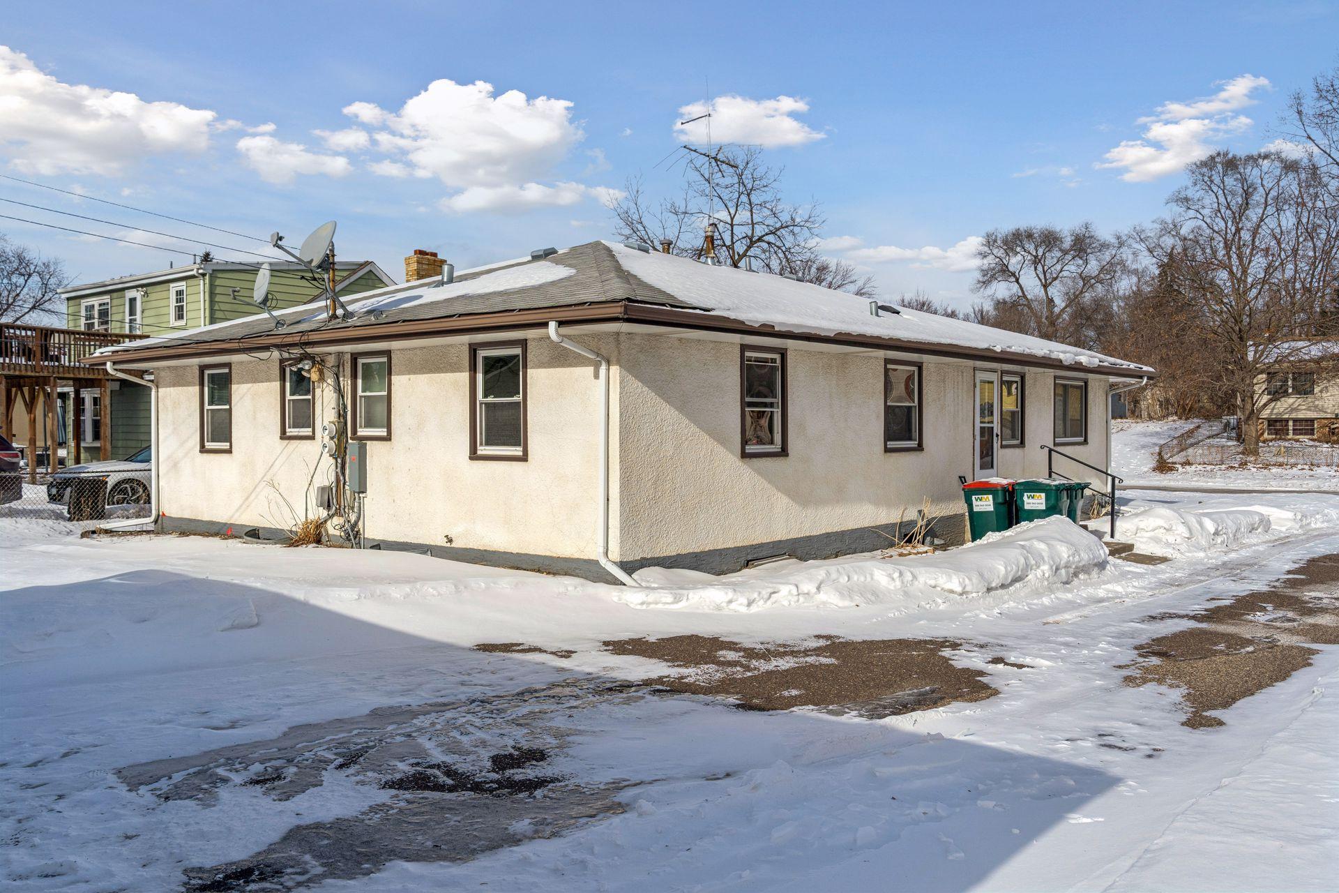 1214 43 1/2 Avenue NE