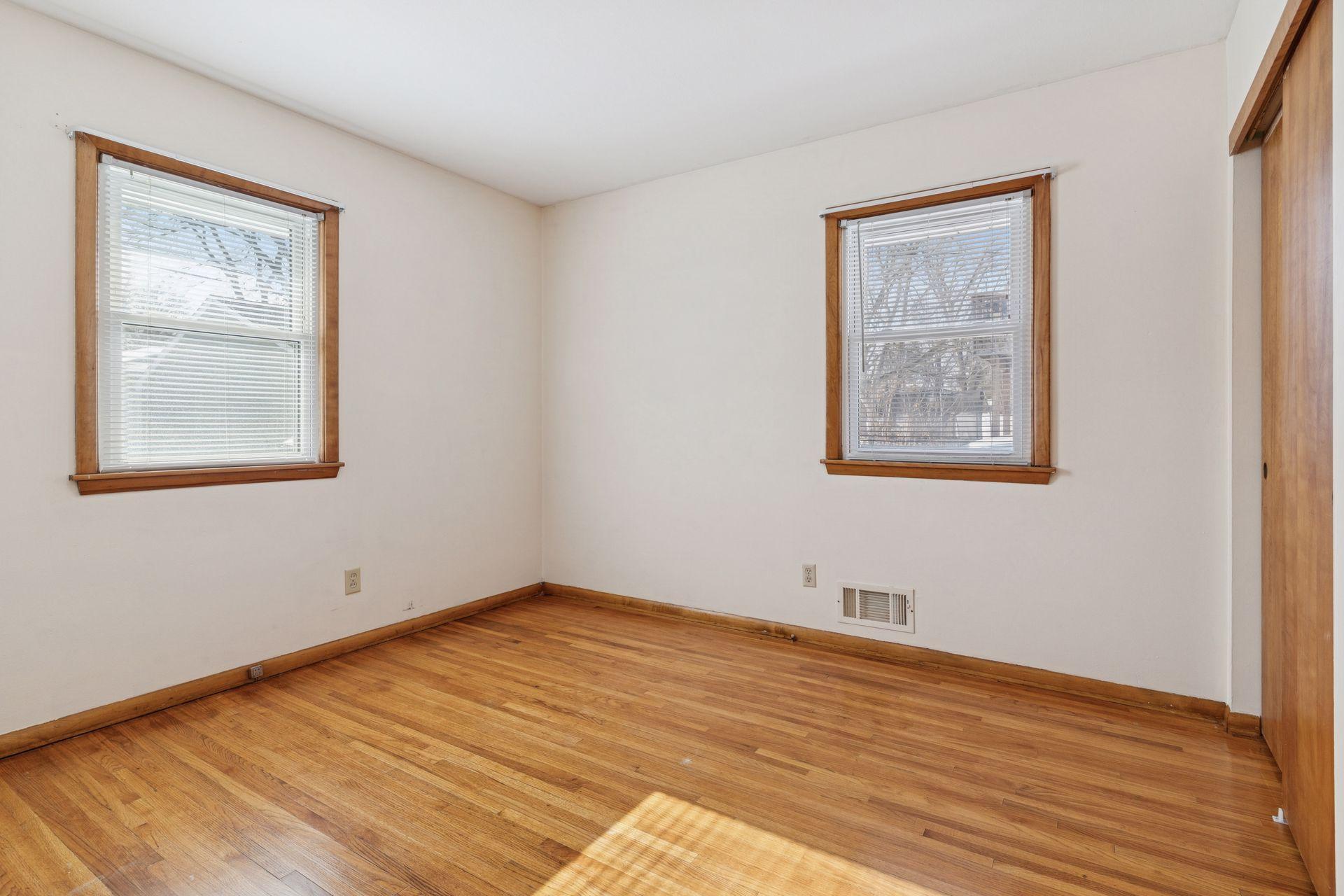 1214 43 1/2 Avenue NE