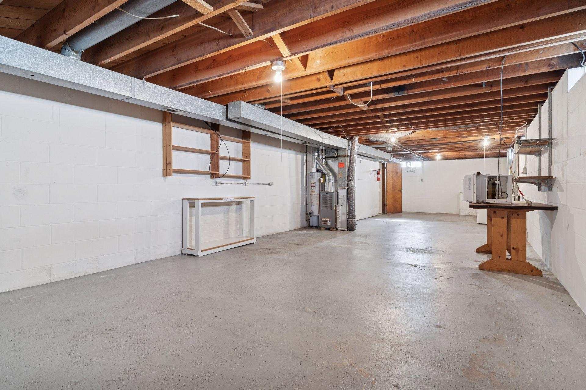 1214 43 1/2 Avenue NE