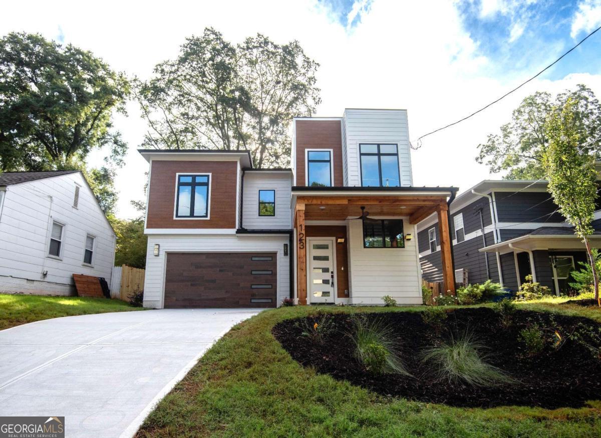 123 Sisson Avenue NE