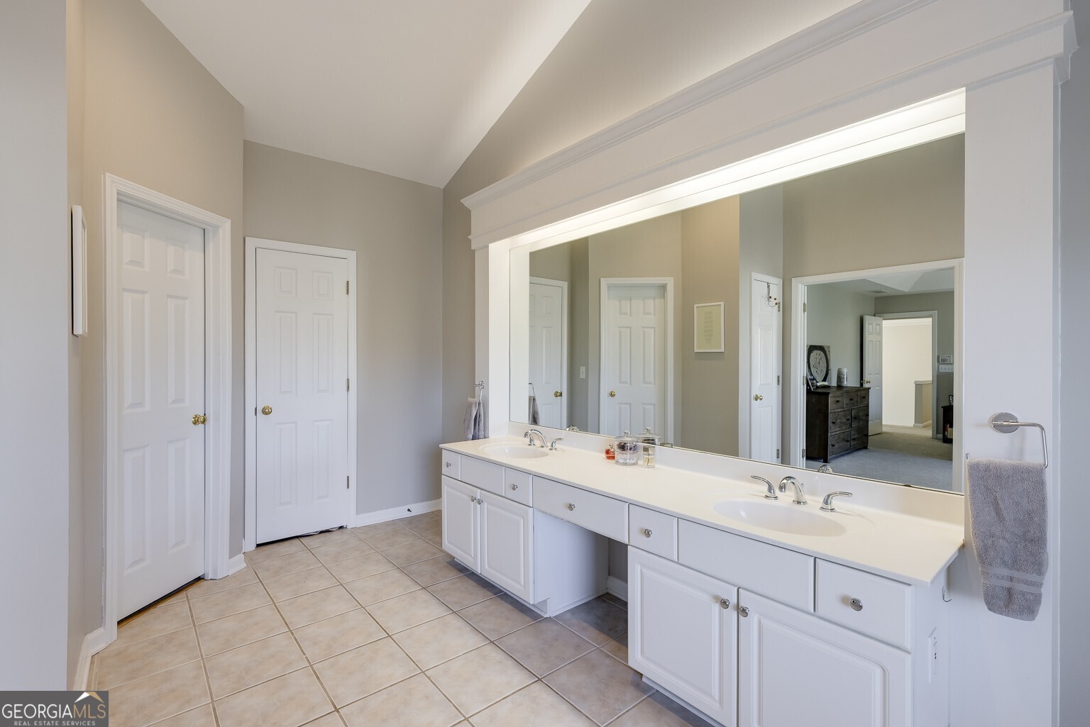 5446 Oxford Chase Way