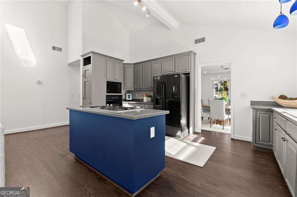 1054 Vista Trail NE, Atlanta