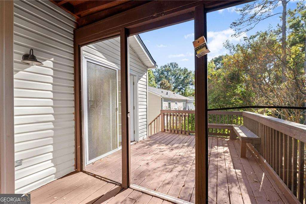 1054 Vista Trail NE, Atlanta