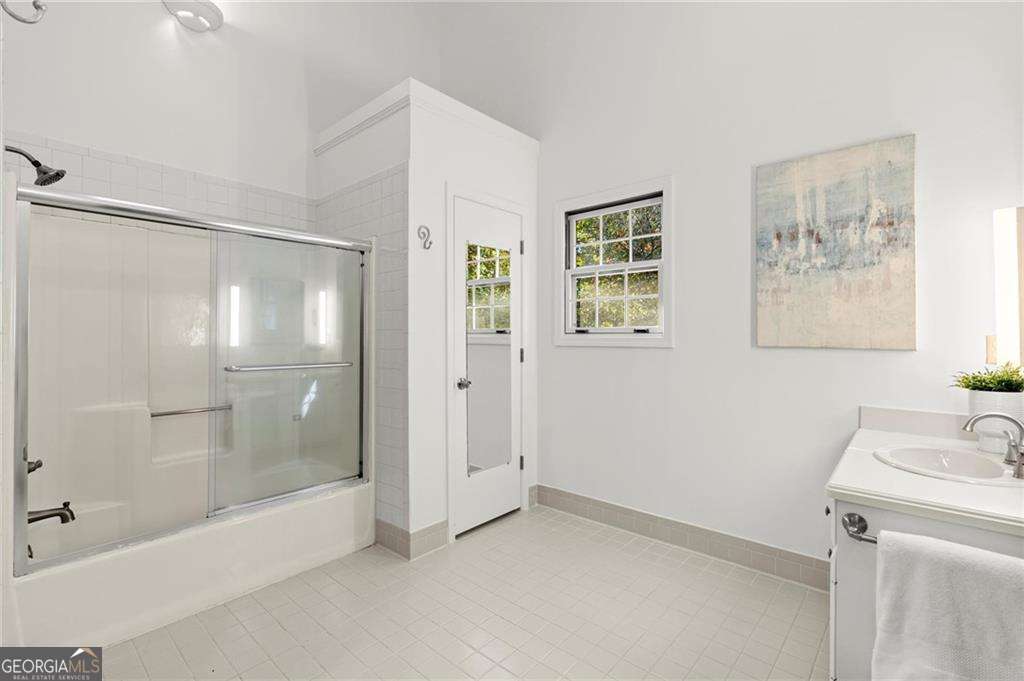 1054 Vista Trail NE, Atlanta