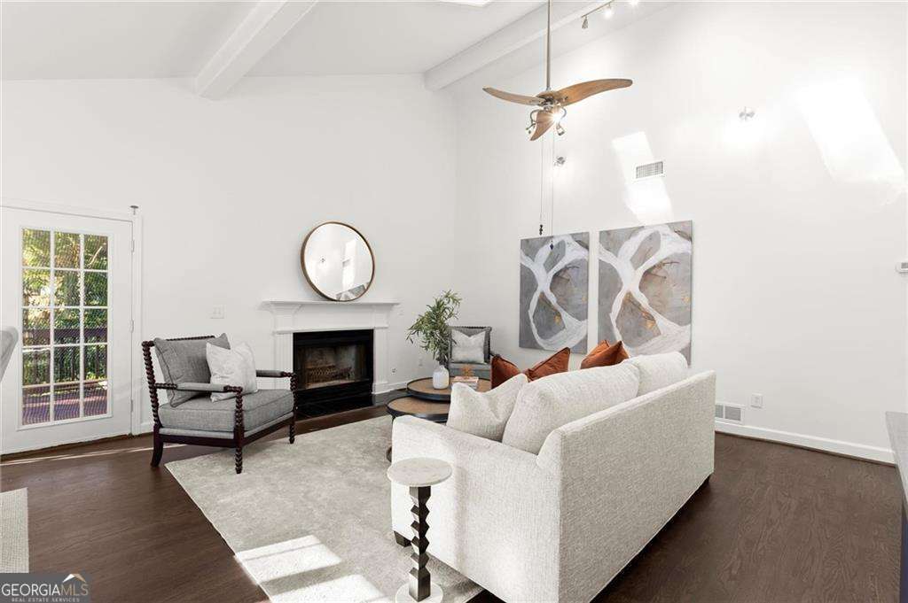 1054 Vista Trail NE, Atlanta