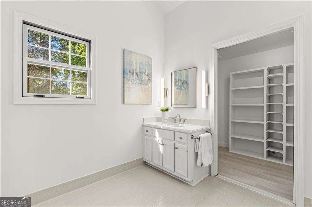 1054 Vista Trail NE, Atlanta