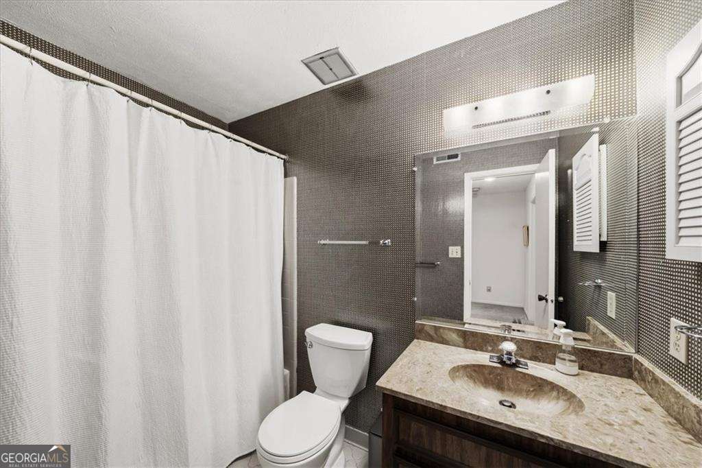 1700 Woodcliff Way NE