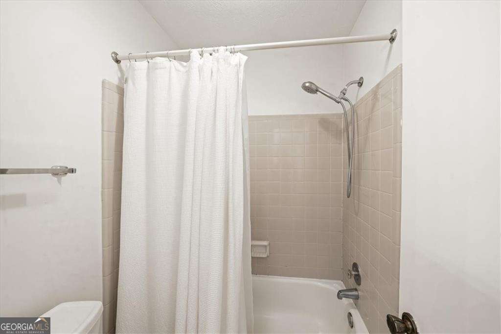 1700 Woodcliff Way NE