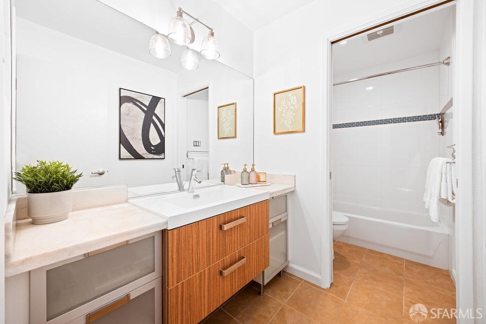 945 Corbett Avenue # 206