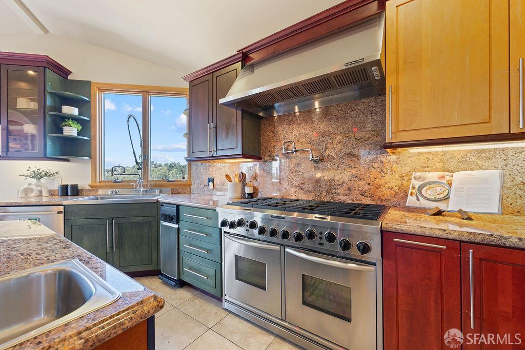 8727 Skyline Boulevard