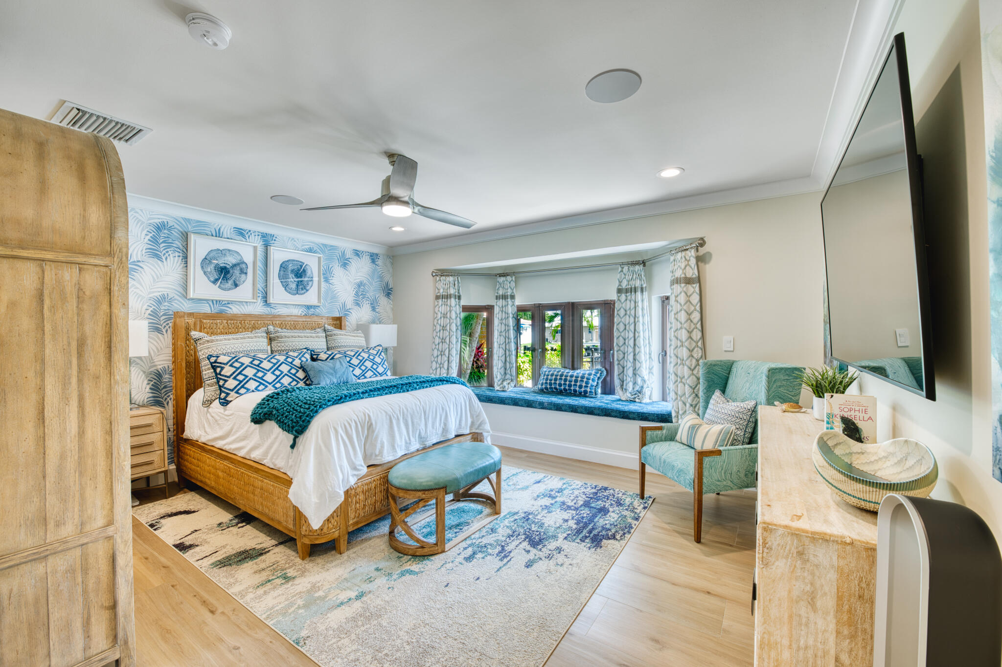 3233 NE 40th Court