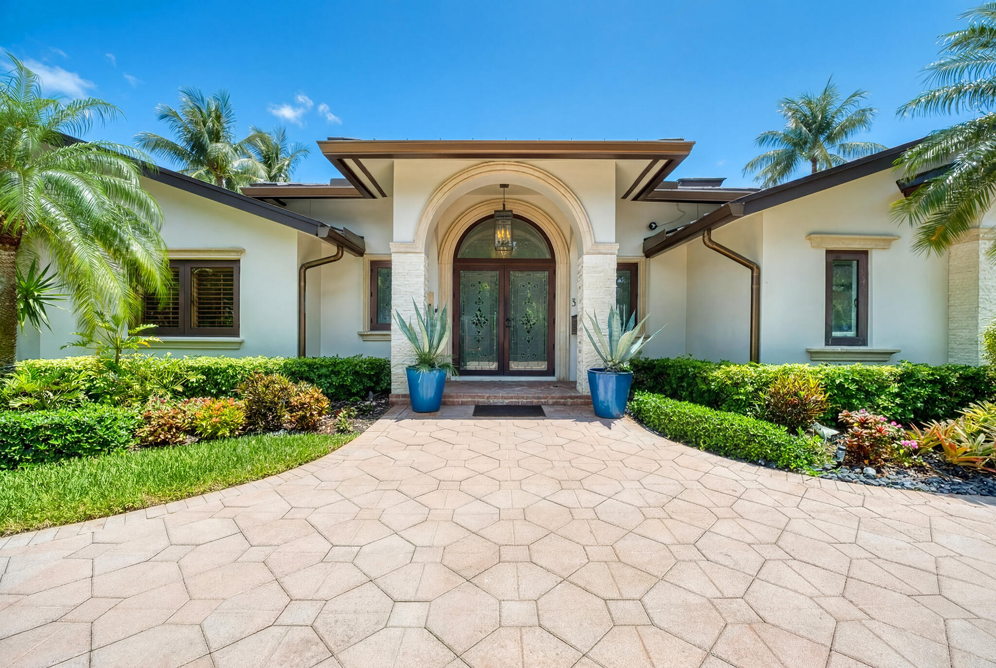 3233 NE 40th Court