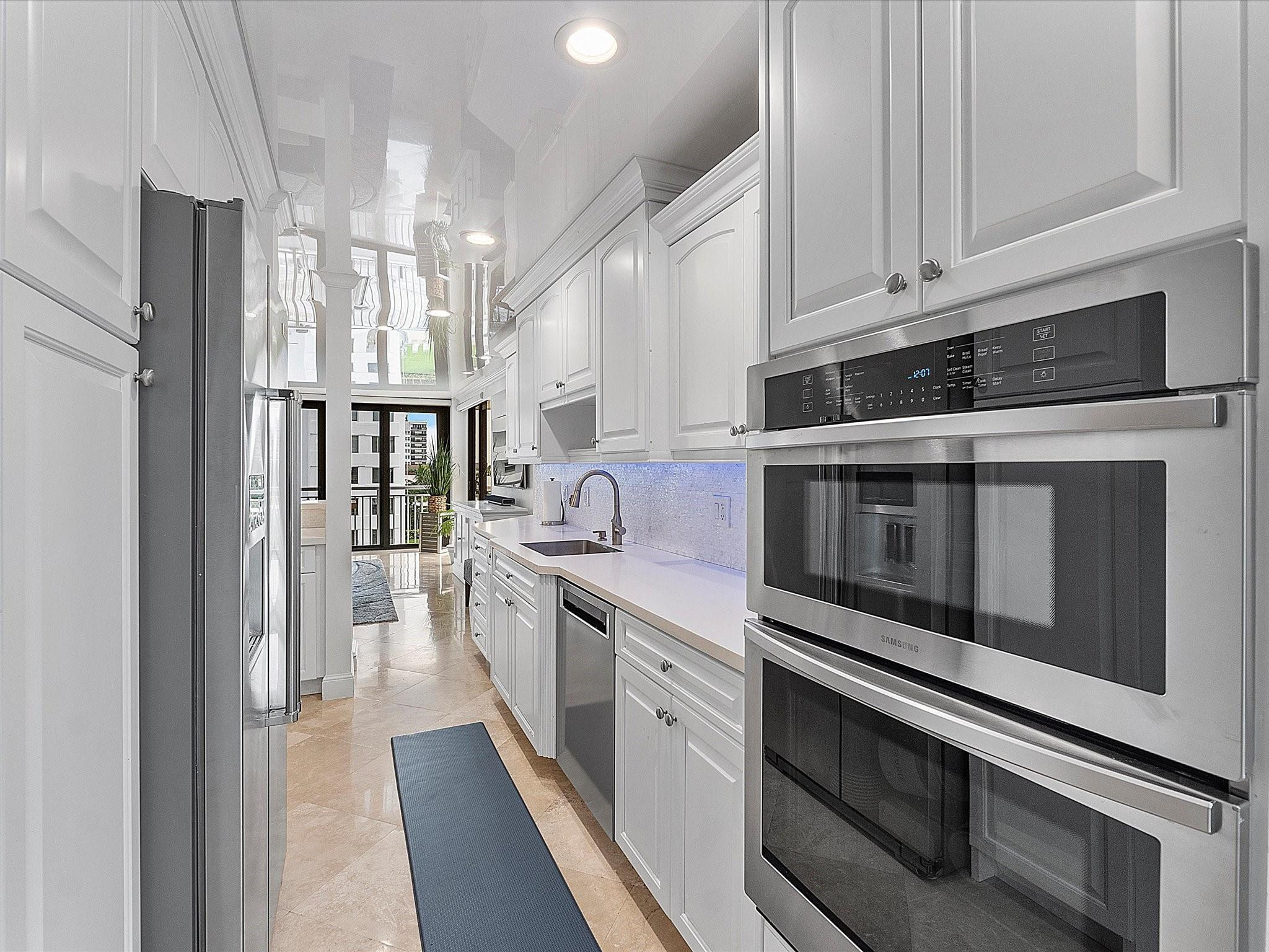 3100 NE 48th St 412