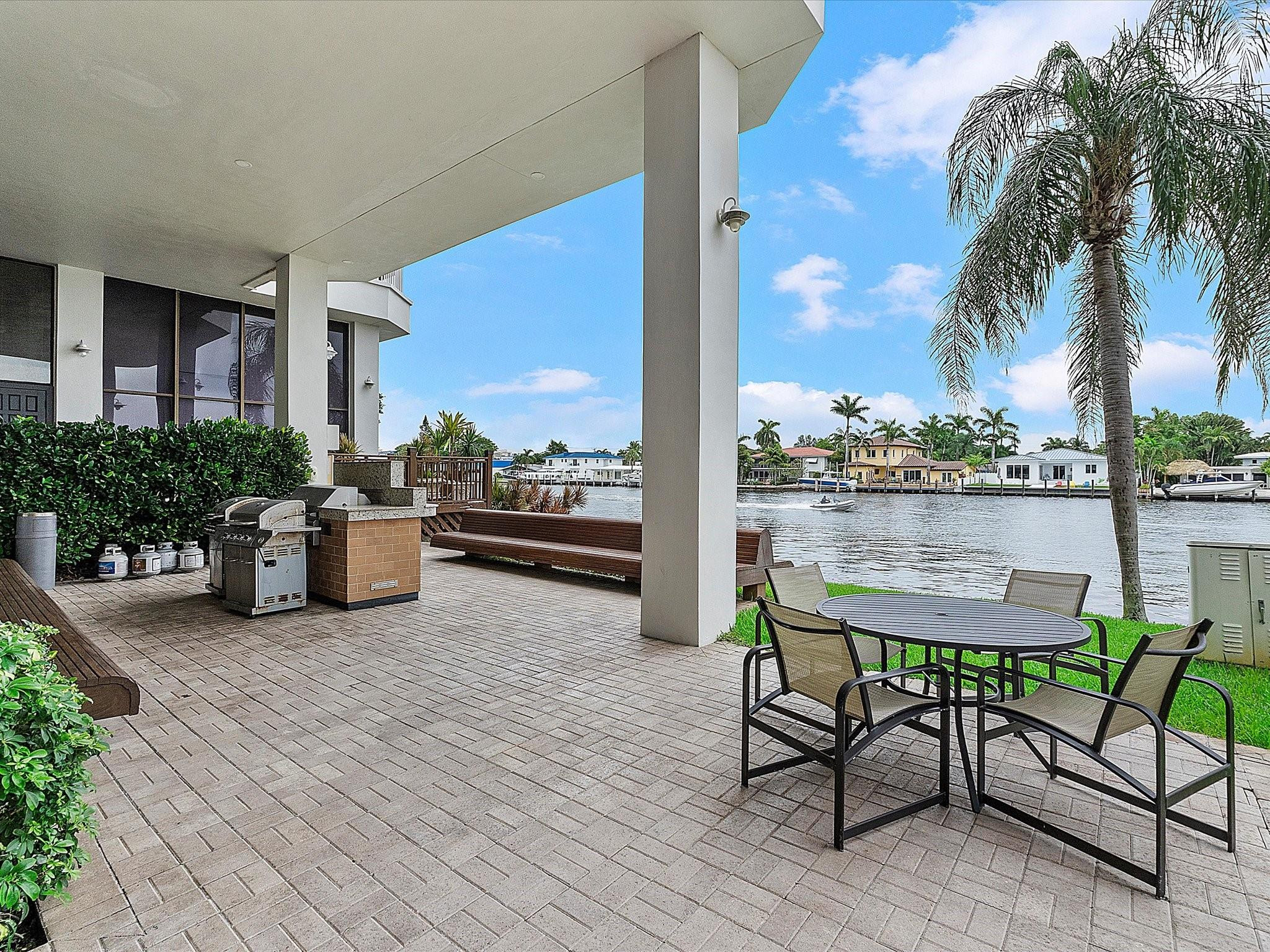3100 NE 48th St 412