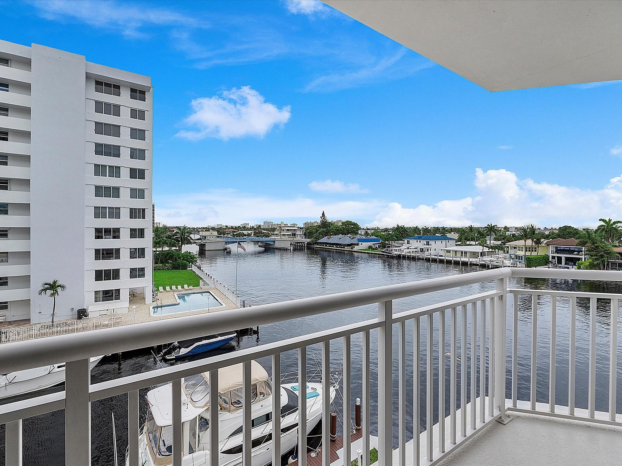 3100 NE 48th St 412