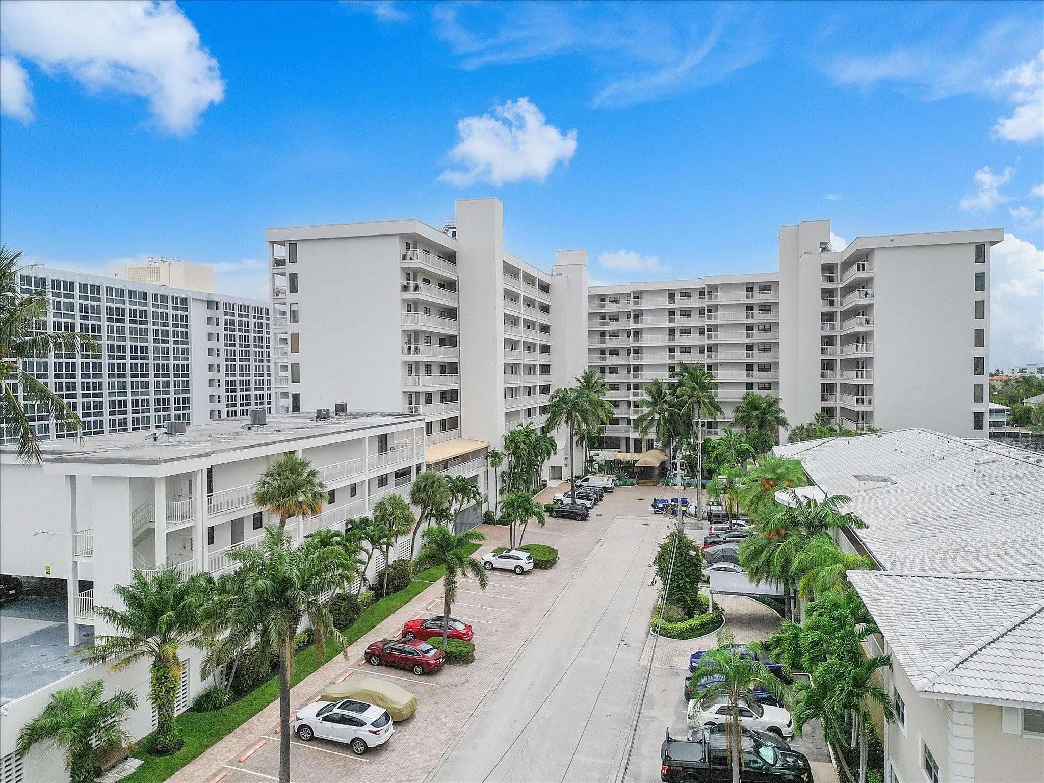 3100 NE 48th St 412
