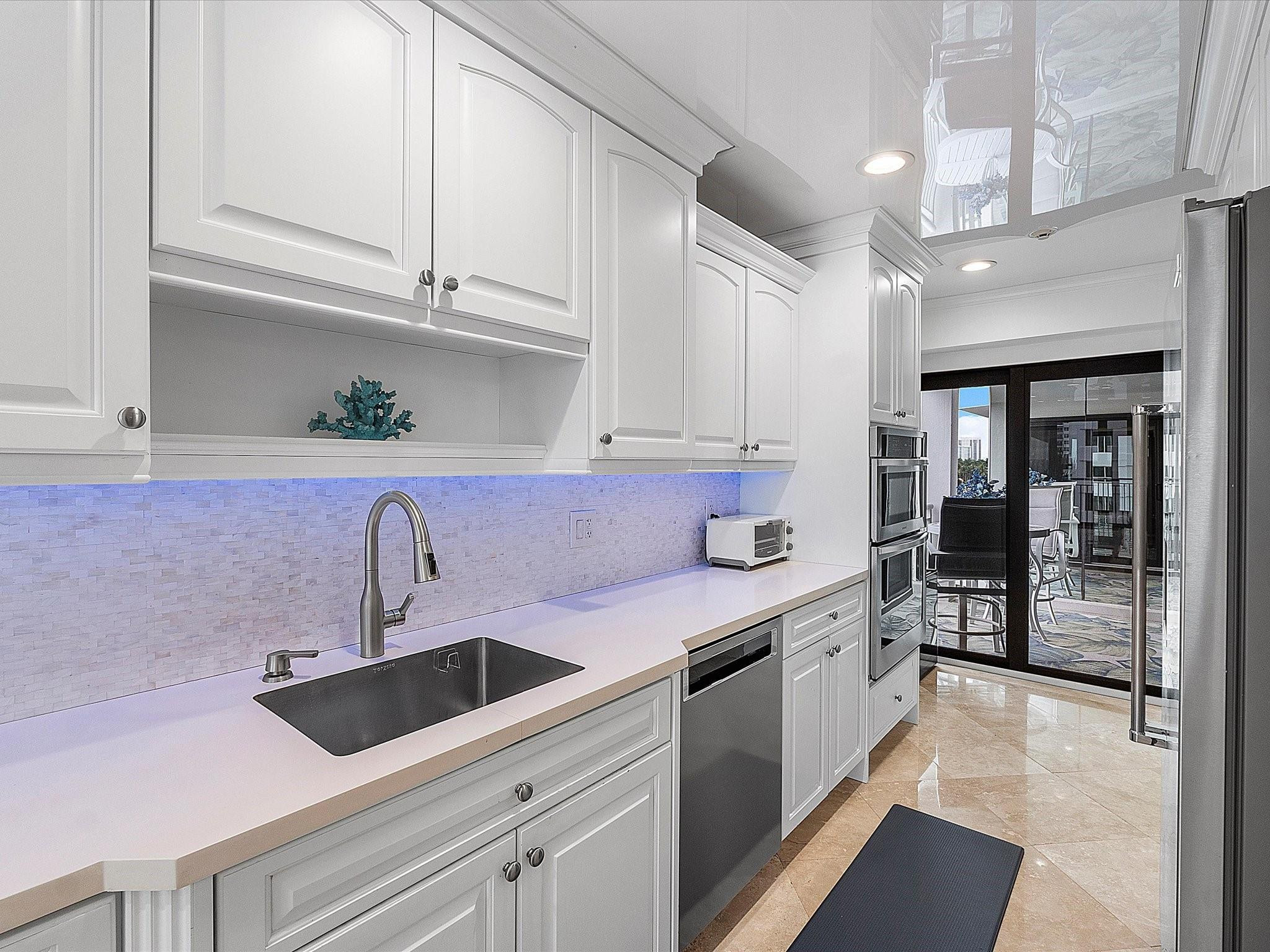 3100 NE 48th St 412