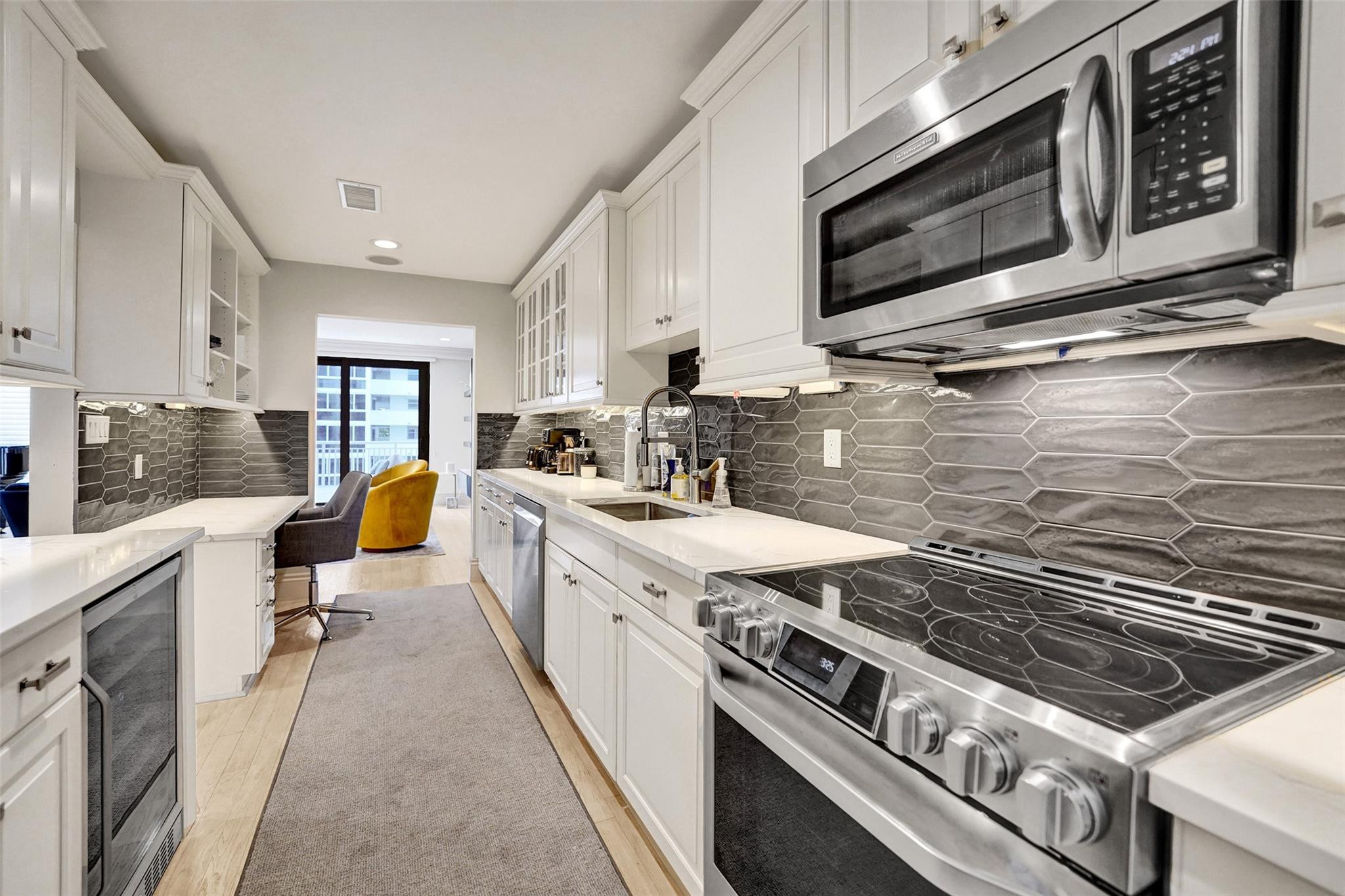 3100 NE 48th Street 311