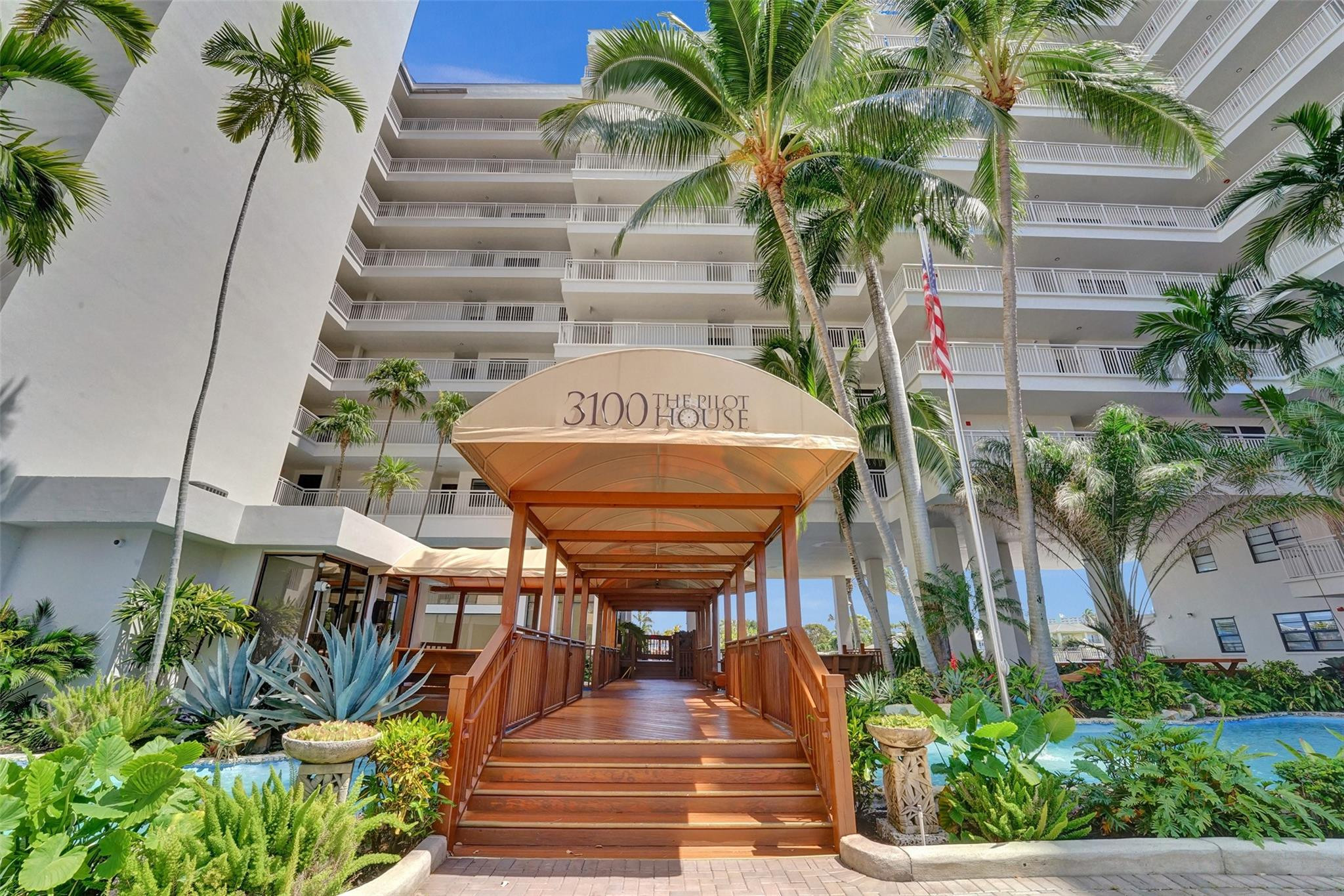 3100 NE 48th Street 311