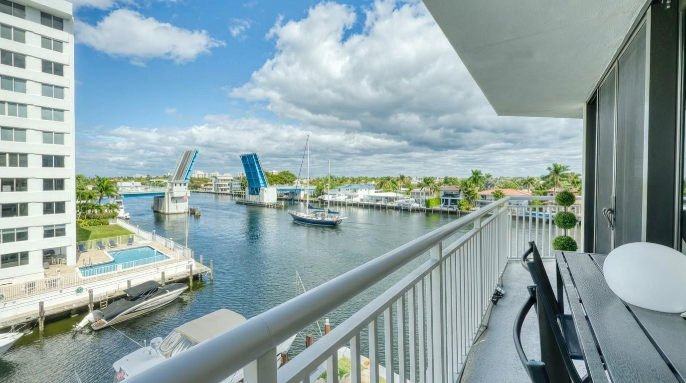 3100 NE 48th Street 412