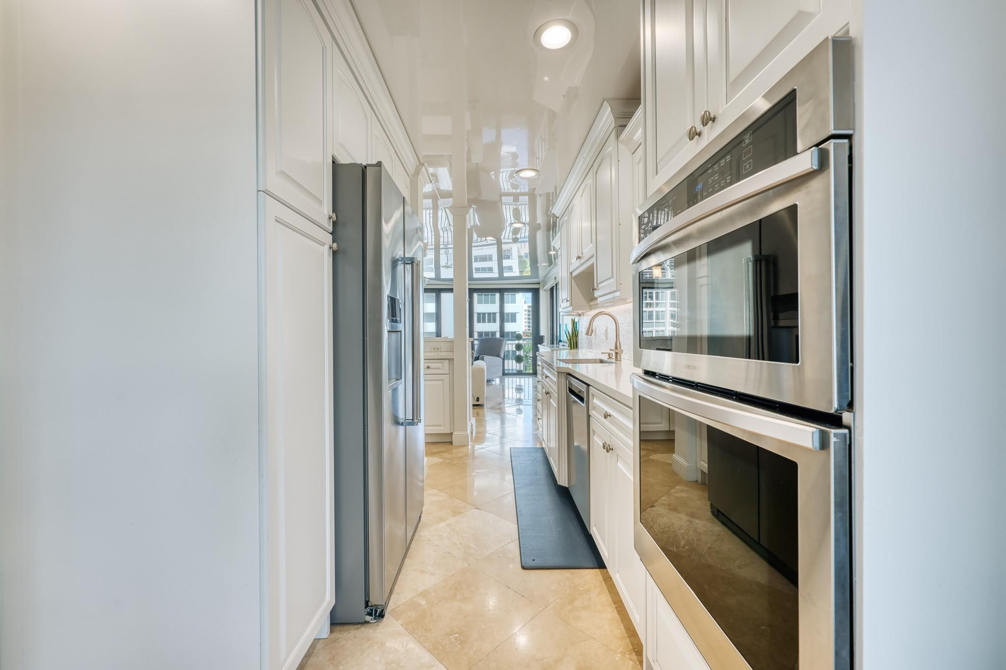 3100 NE 48th Street 412