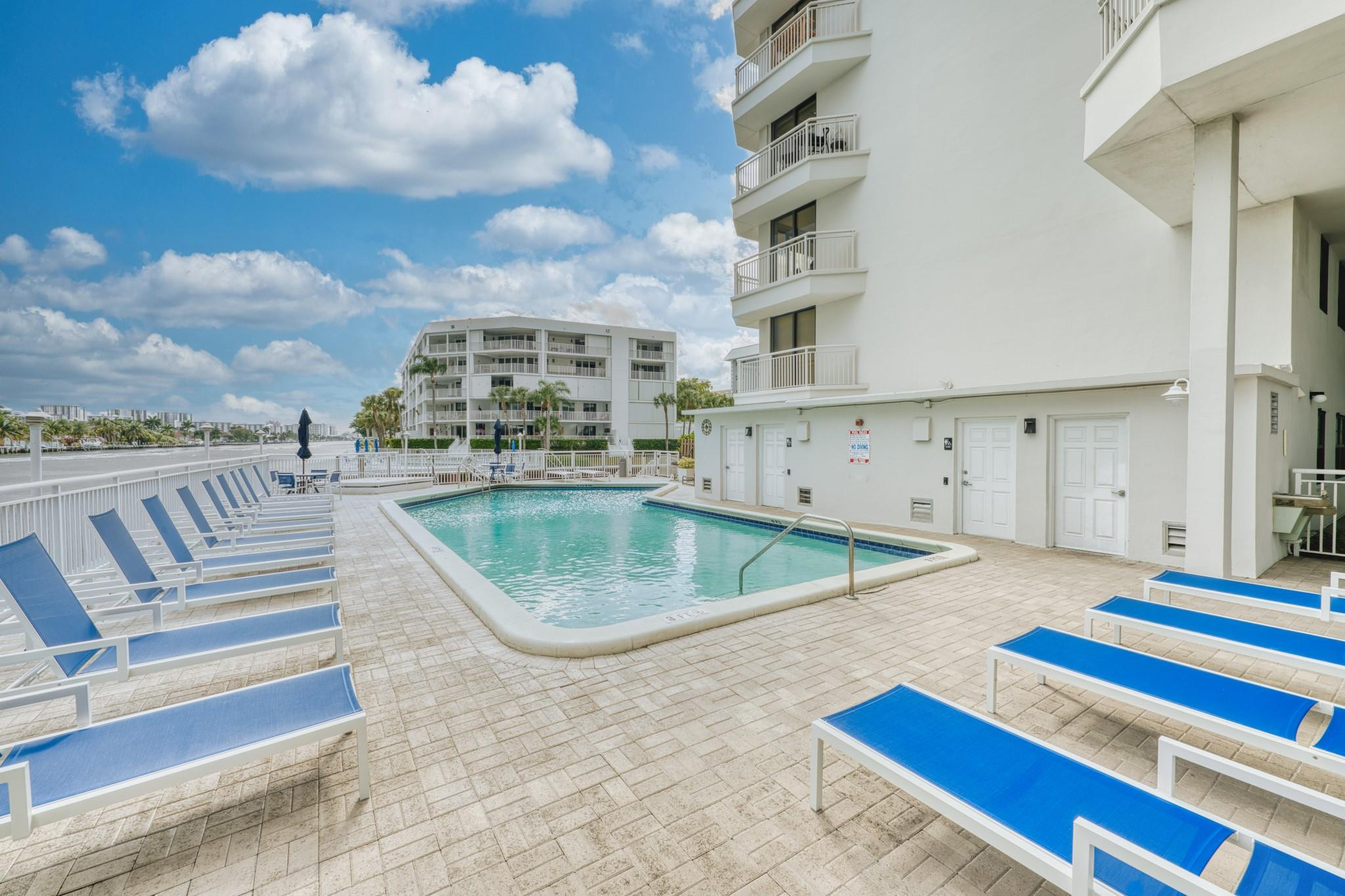 3100 NE 48th Street 412