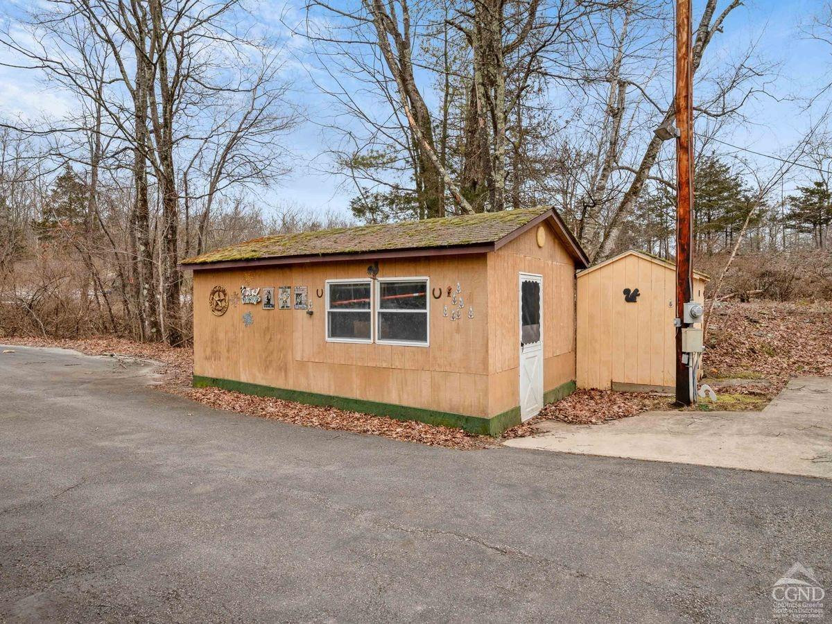 733 Potic Mountain Rd