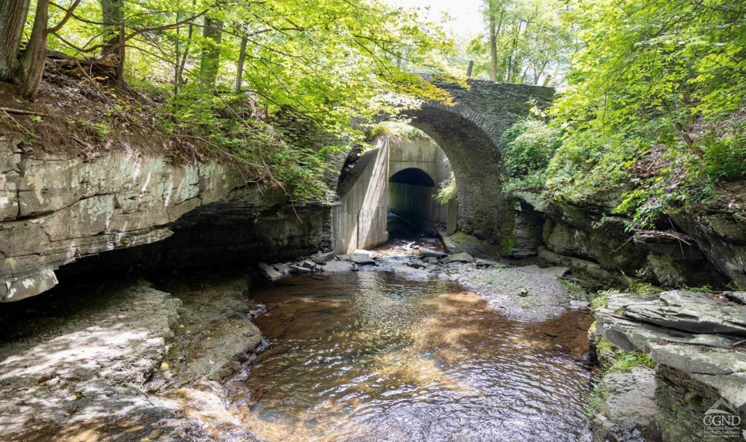 8 Stone Bridge Road