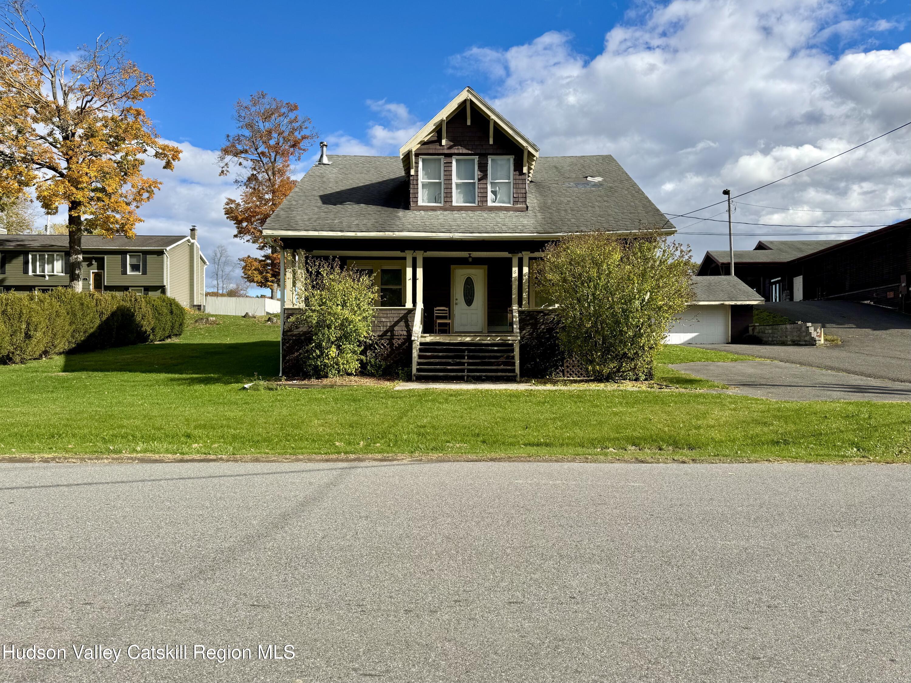 8 Forest Hills Avenue