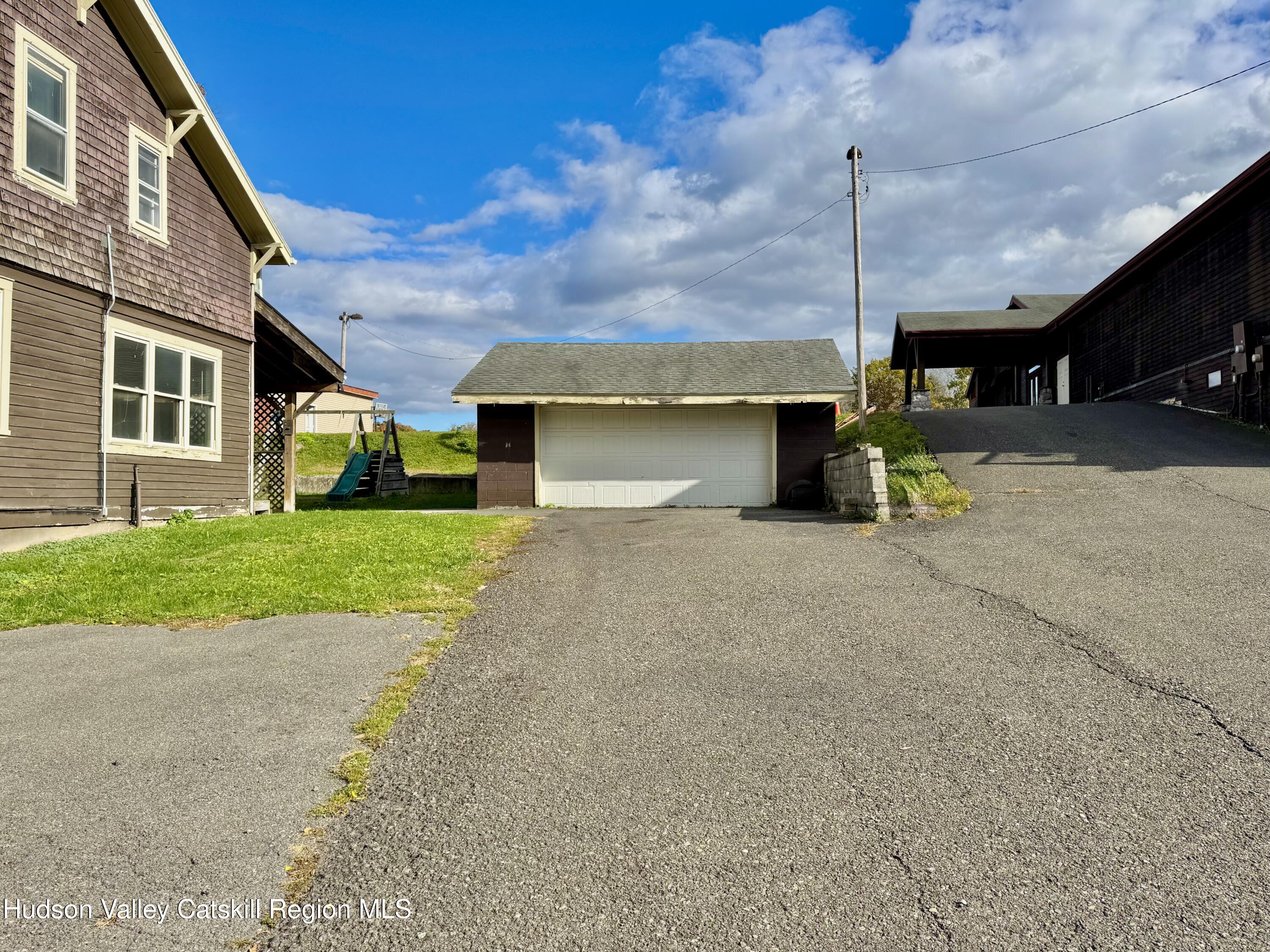 8 Forest Hills Avenue