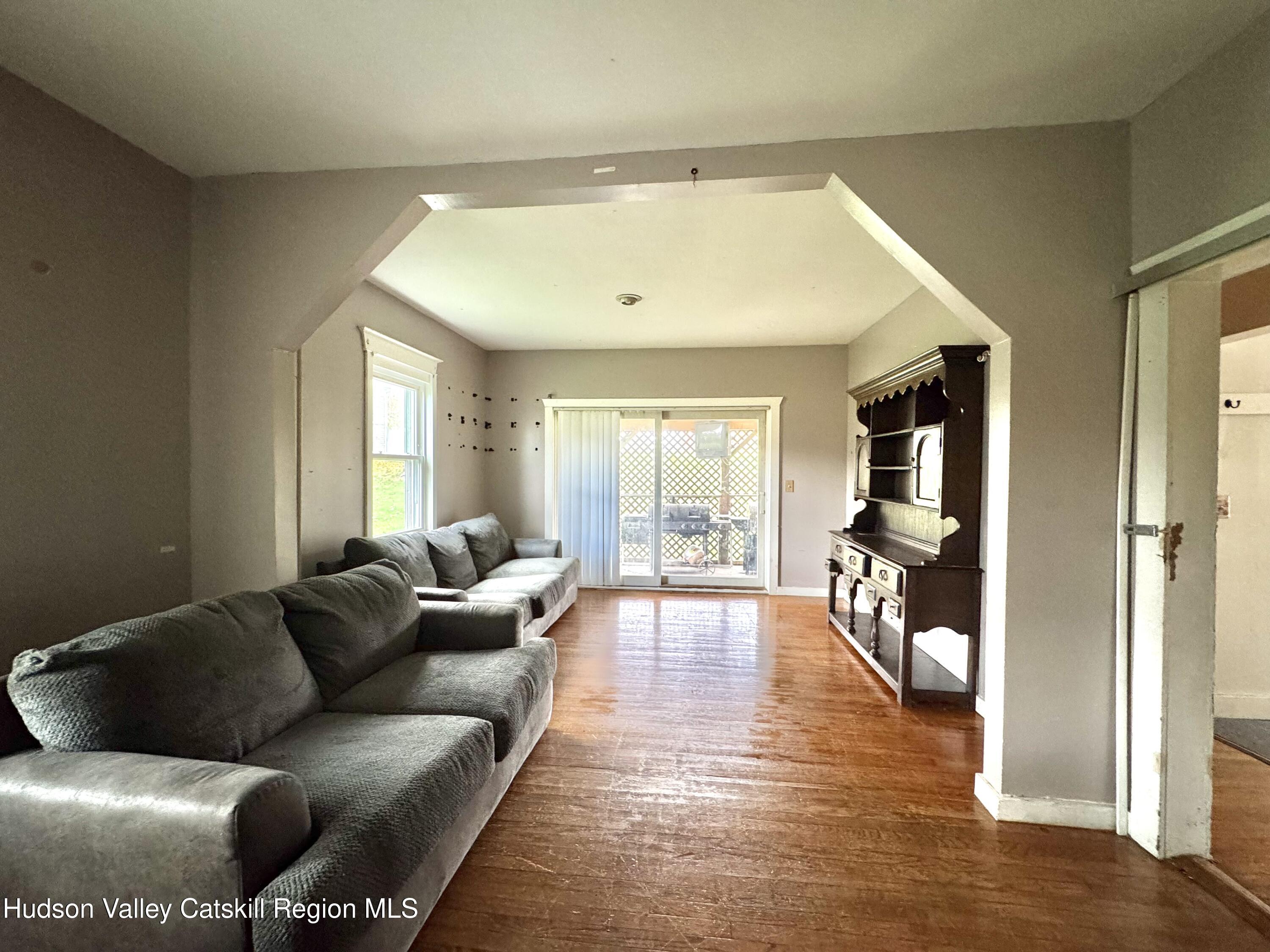 8 Forest Hills Avenue