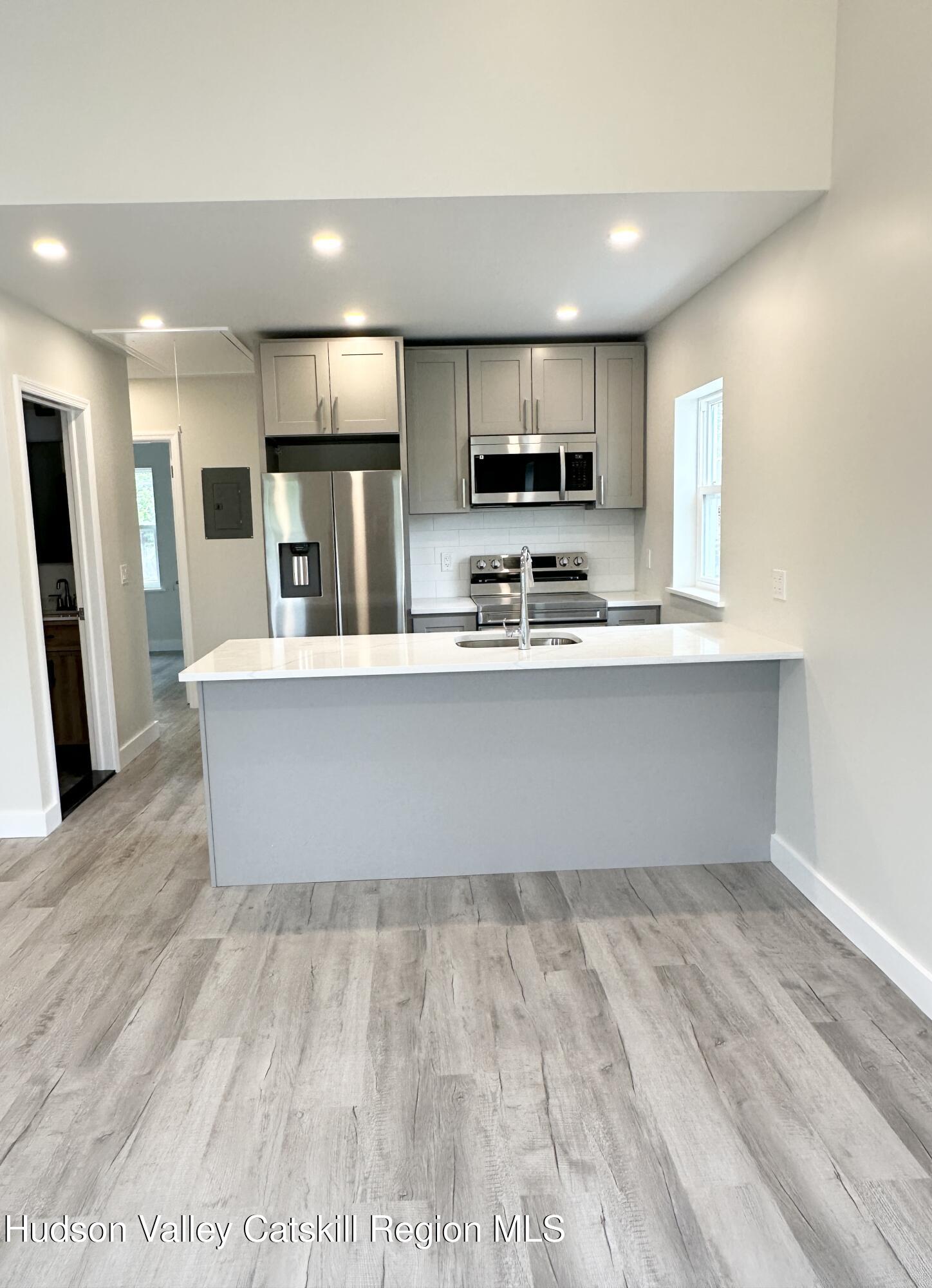 61 Thompson Street, 4