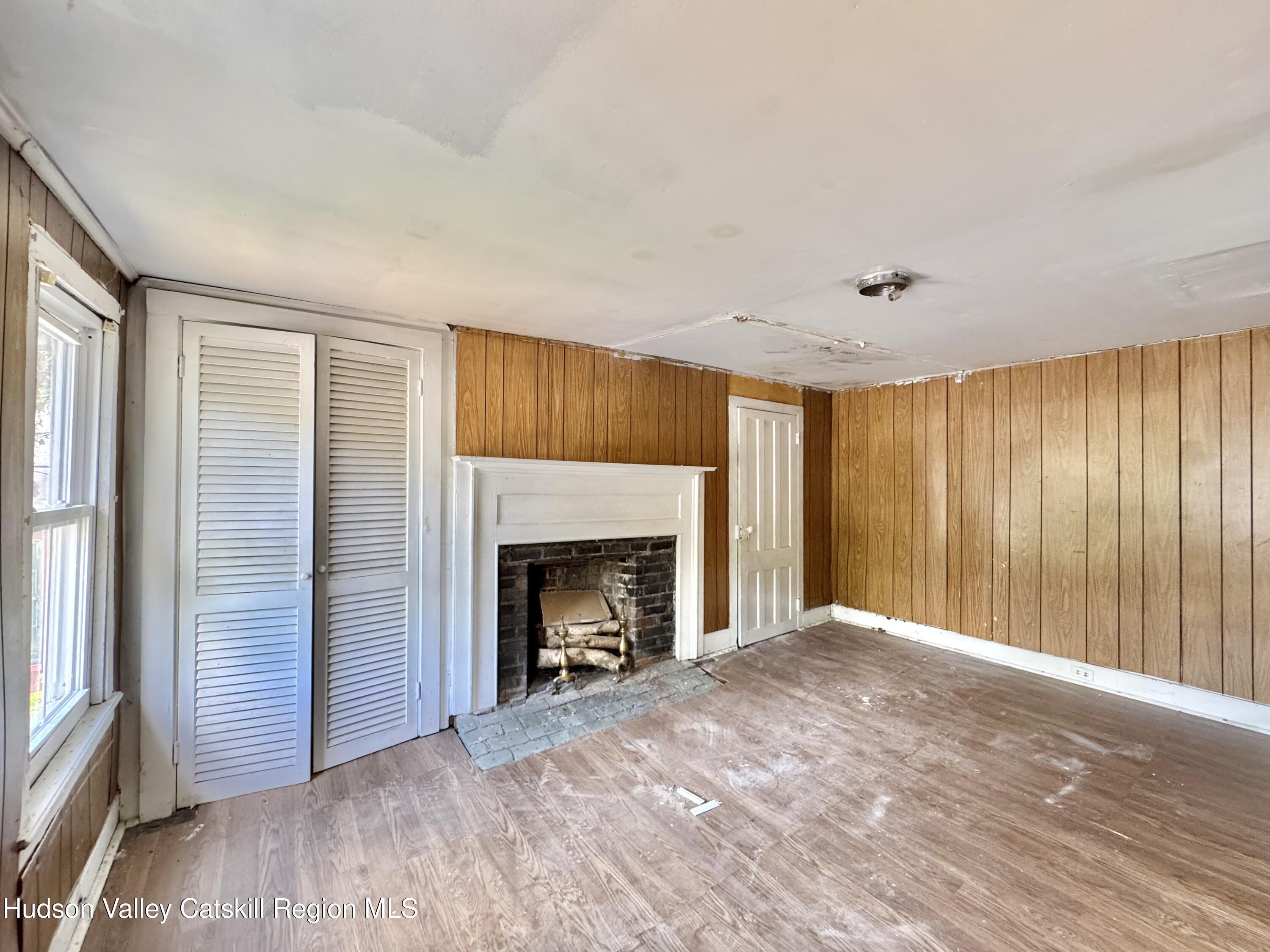 11 N Montgomery
