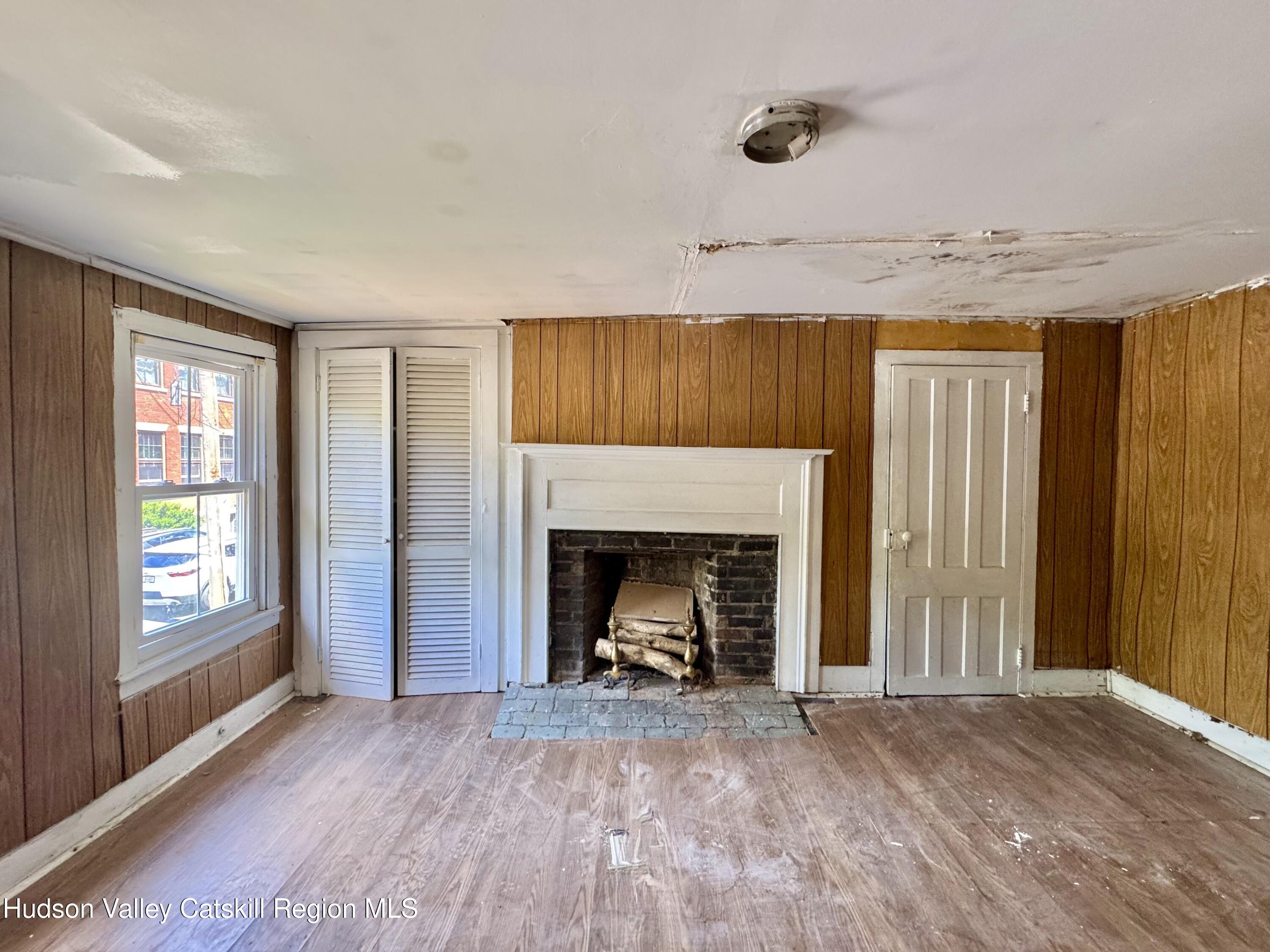 11 N Montgomery
