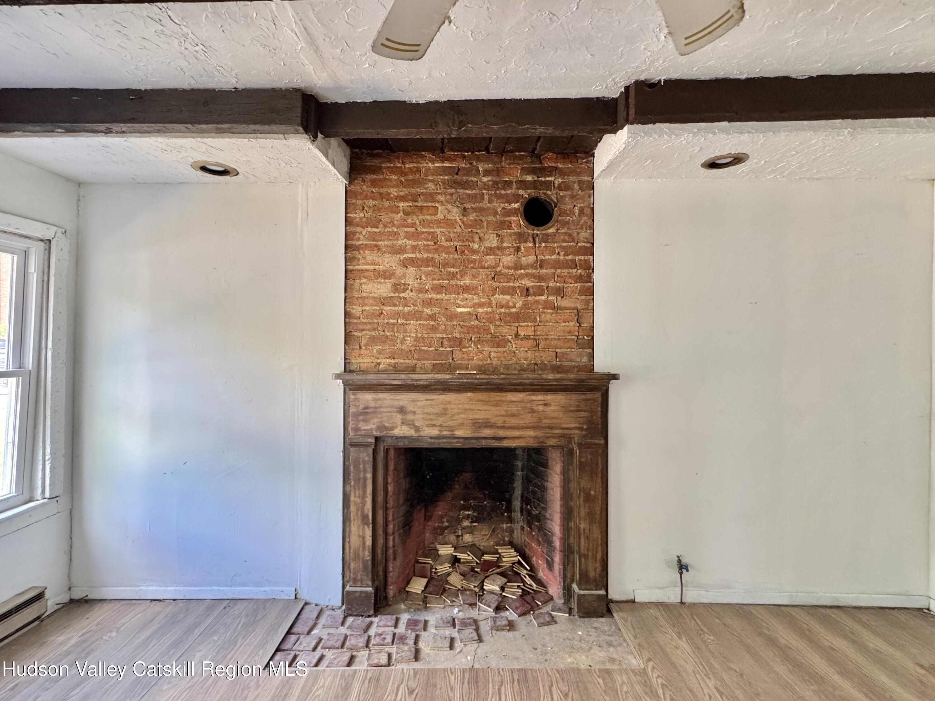 11 N Montgomery