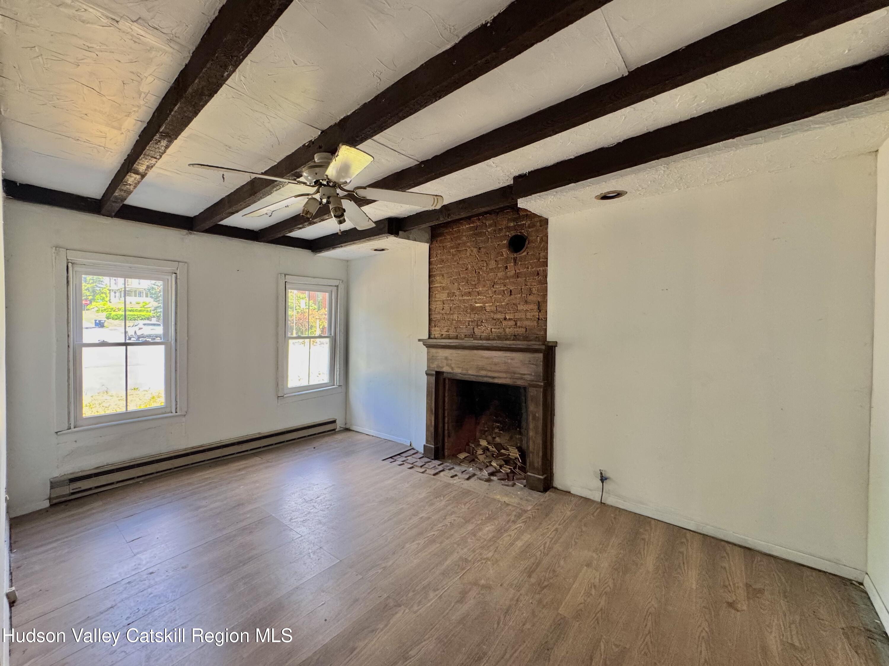 11 N Montgomery