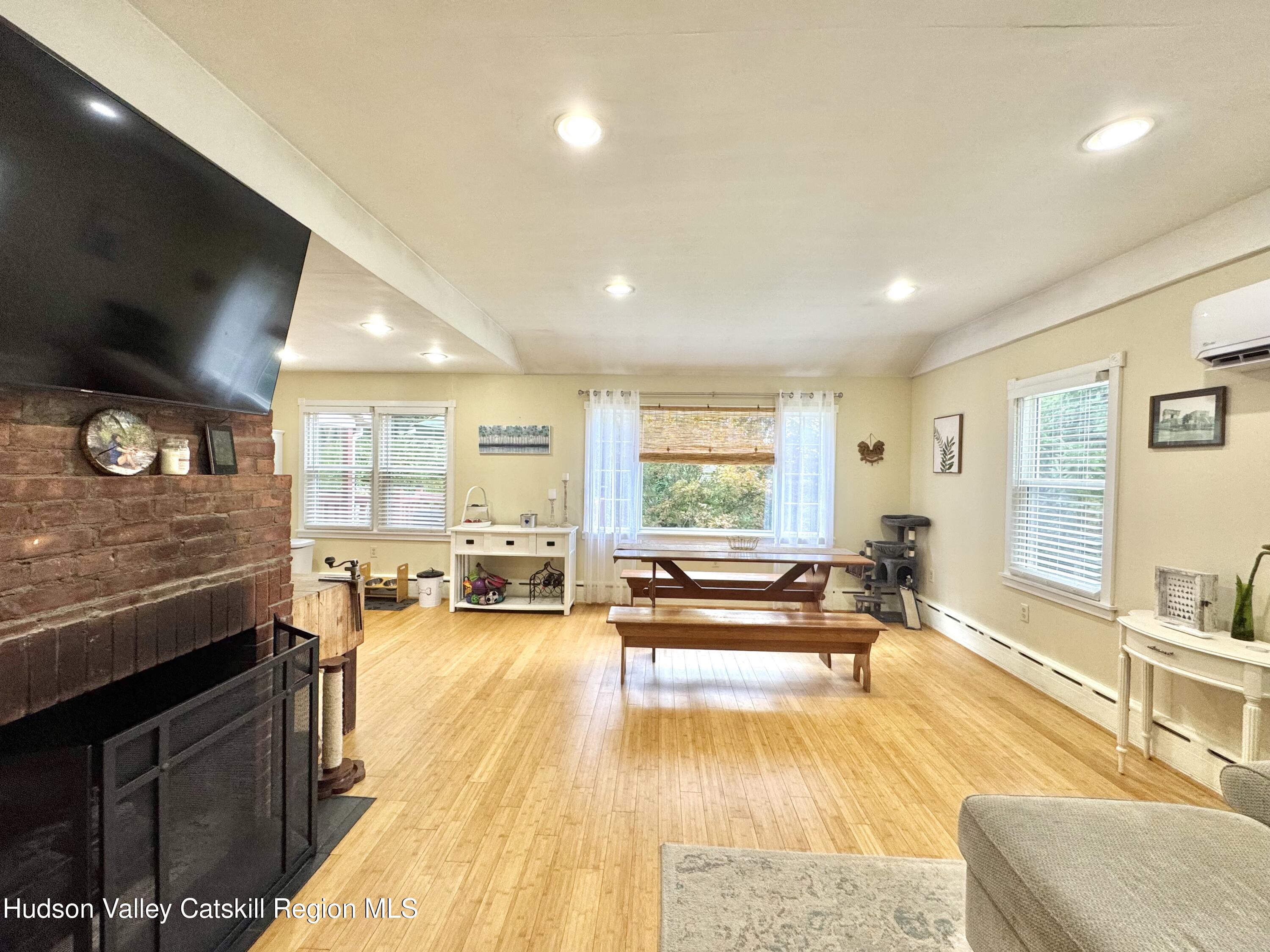 4 Locust Park