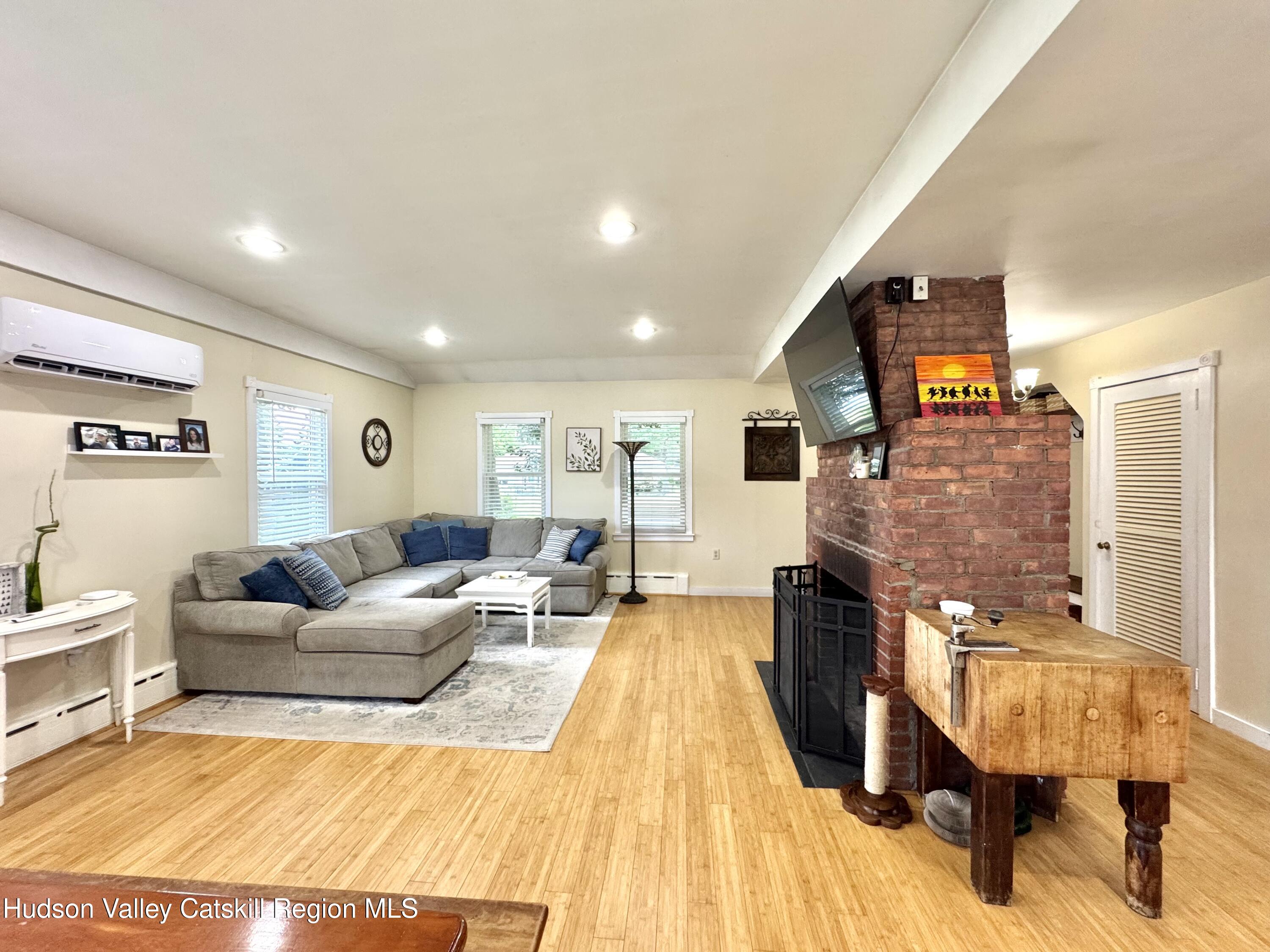 4 Locust Park