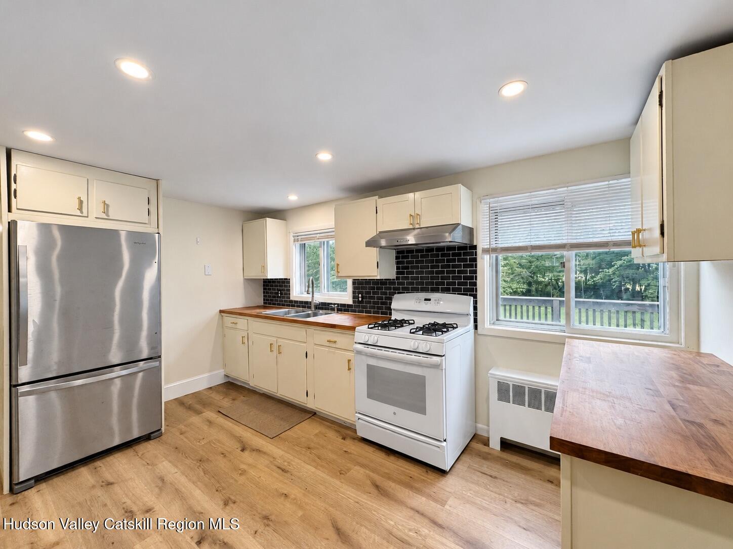 72 Bross Street