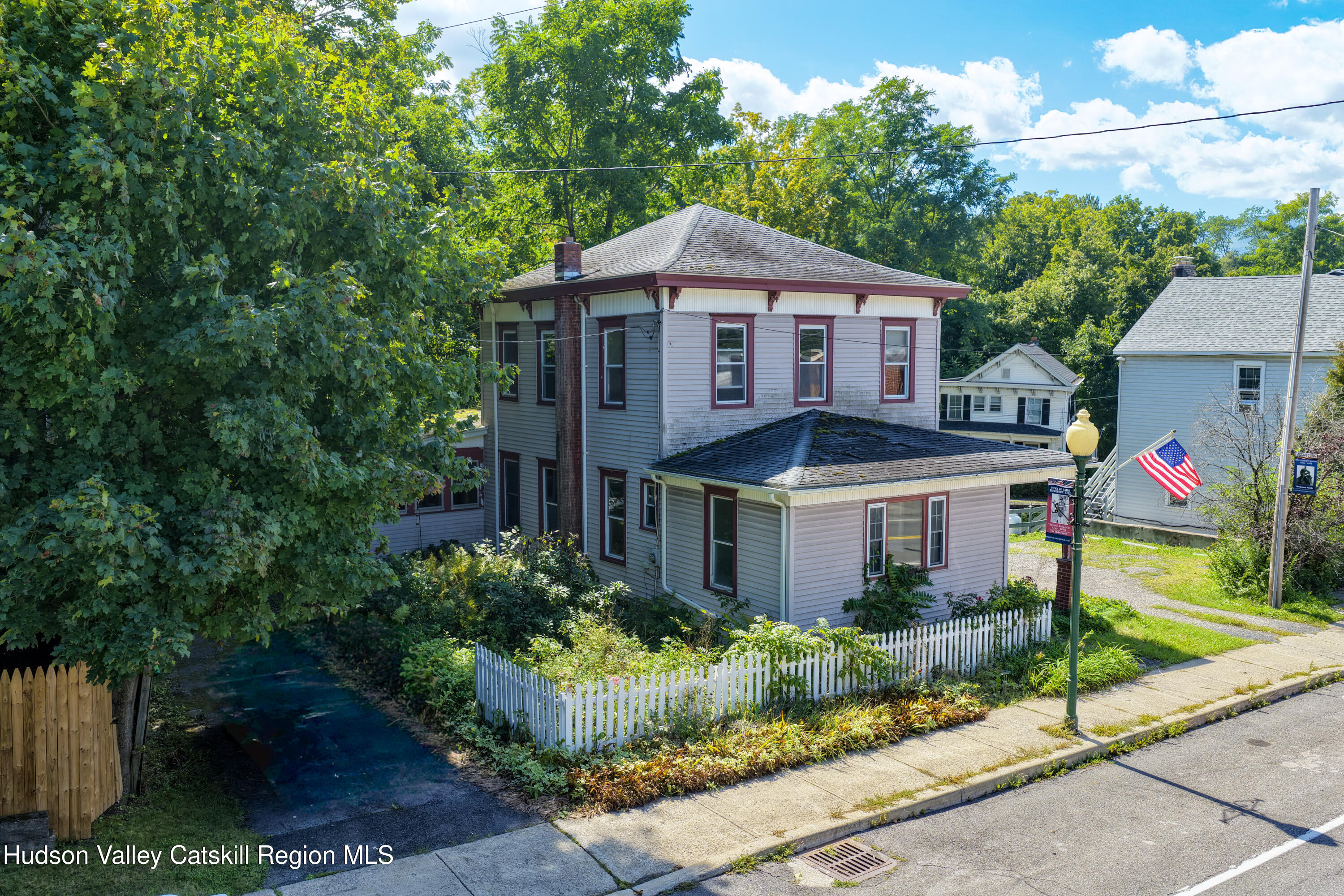 571 Main Street