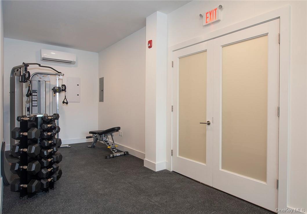 8 Boulevard W Unit: 402